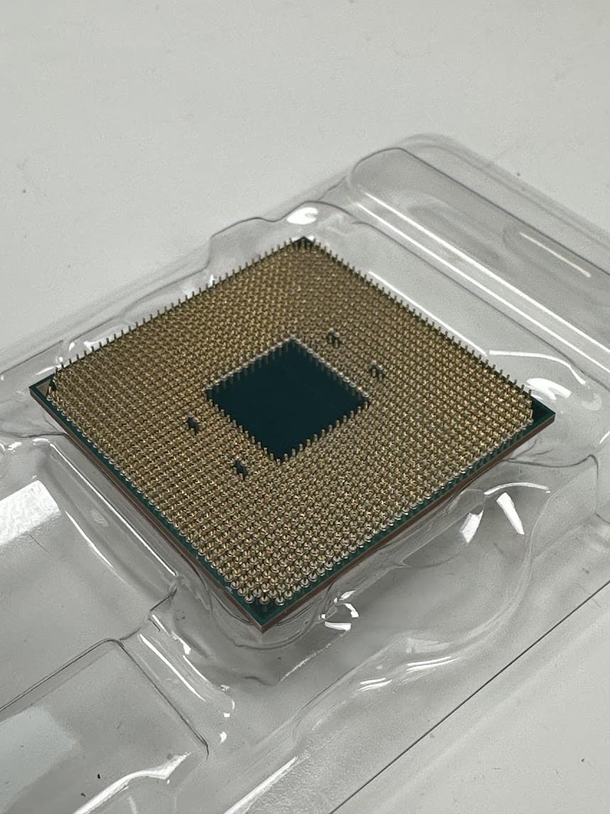 Like new Ryzen 7 3700X with NIB Wraith CPU cool