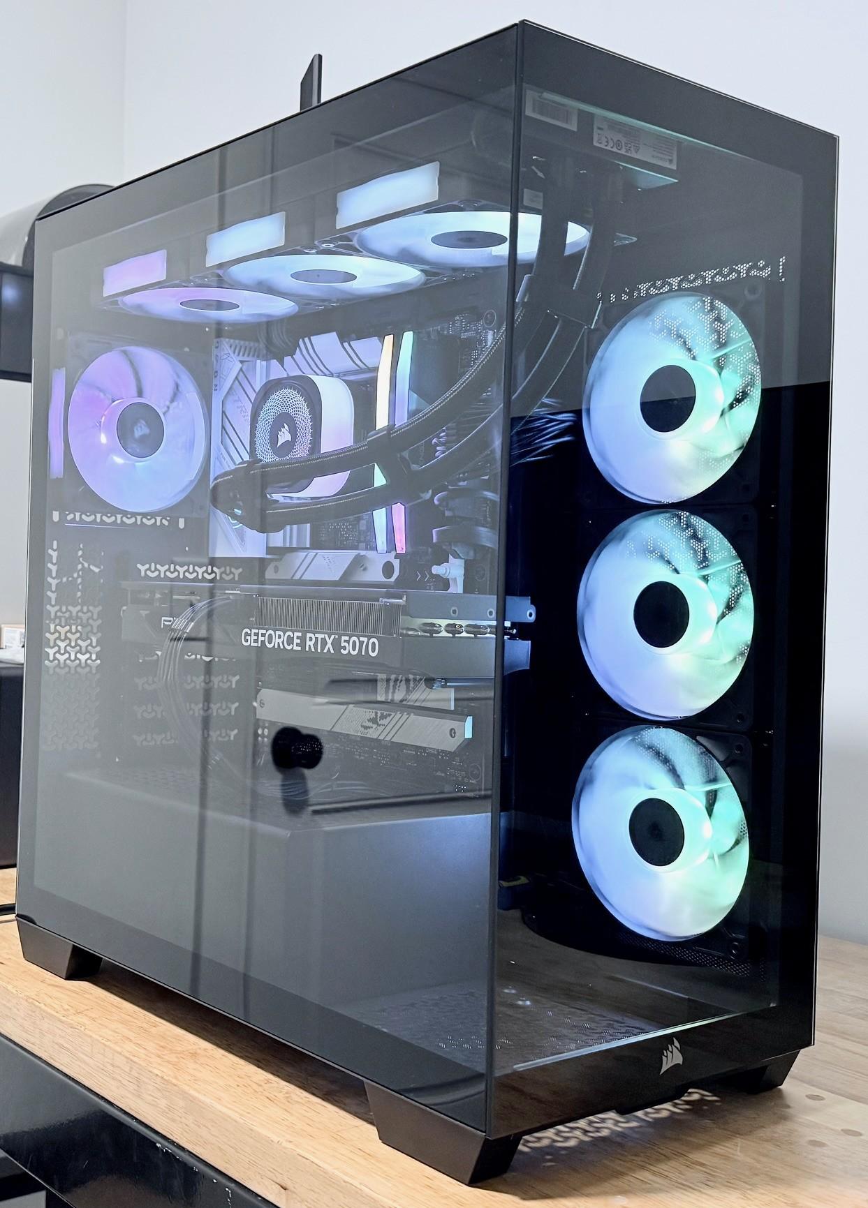 Maestro RTX 5070 OC 12GB