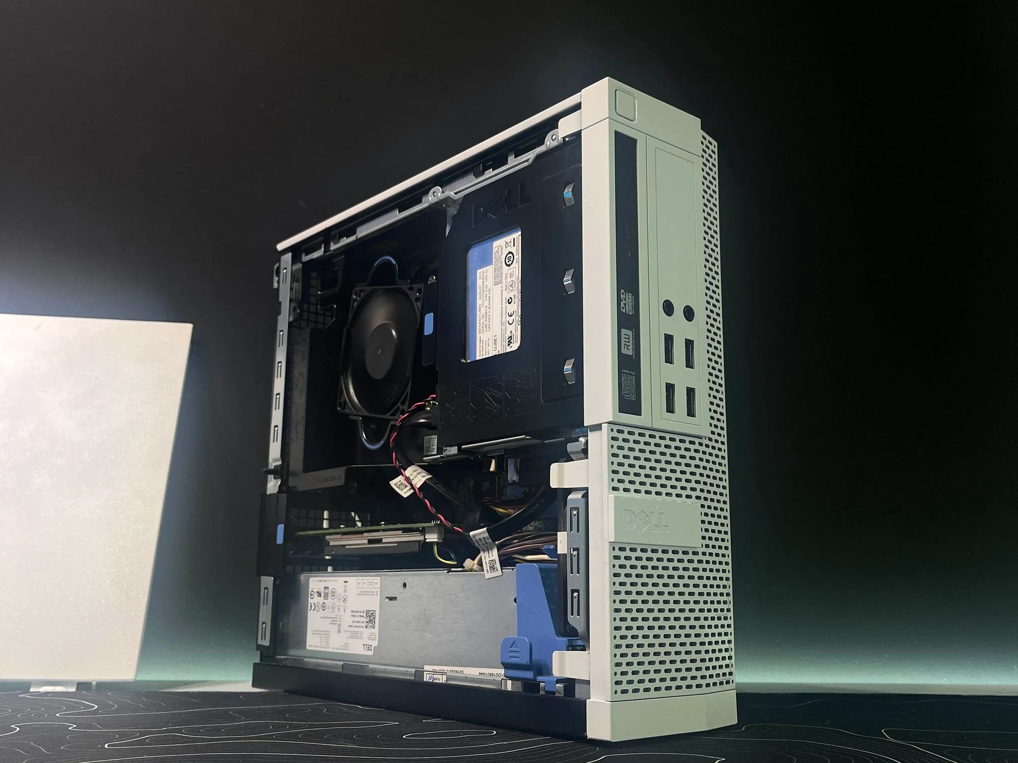White and Black PC | i5 & RX 550