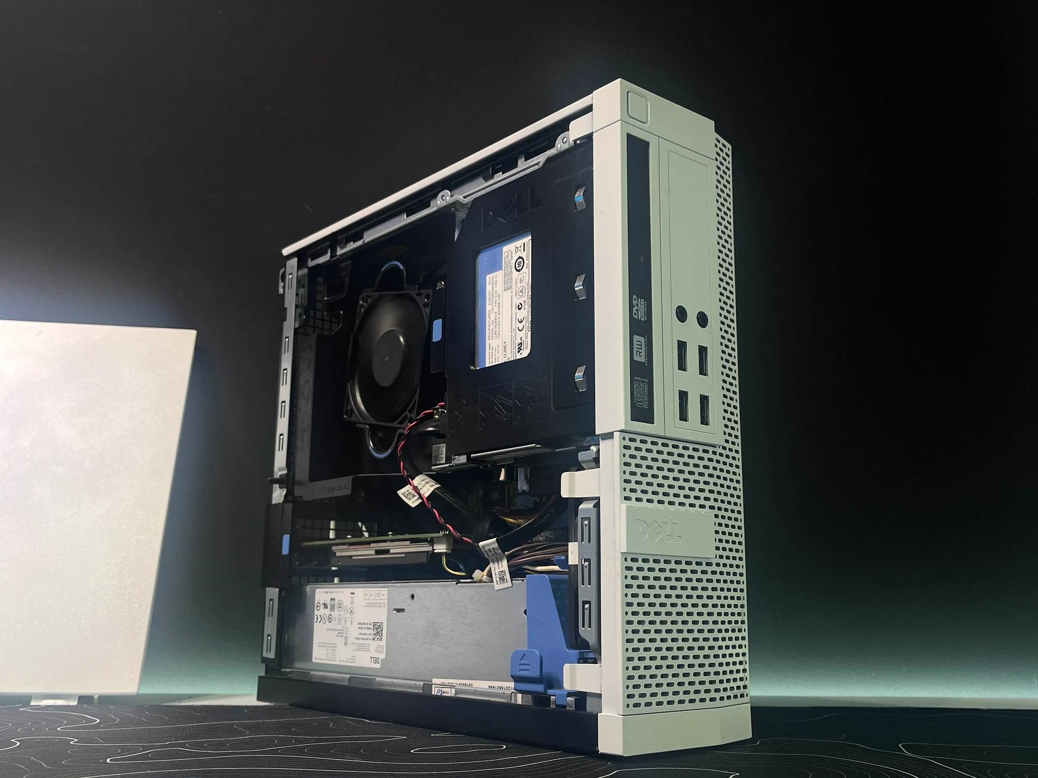 White and Black PC | i5 & RX 550
