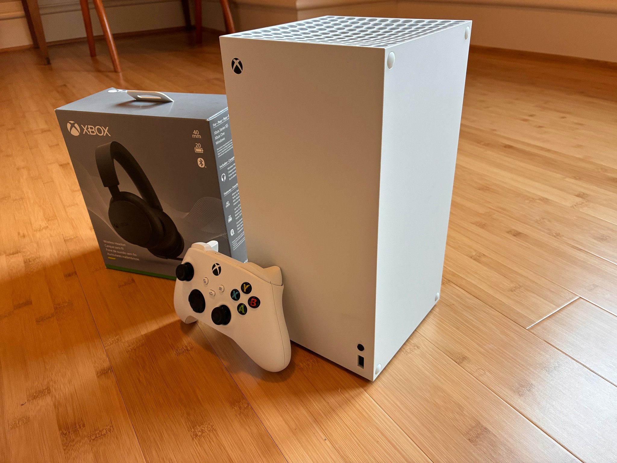 1TB Xbox Series X - White + Headphones