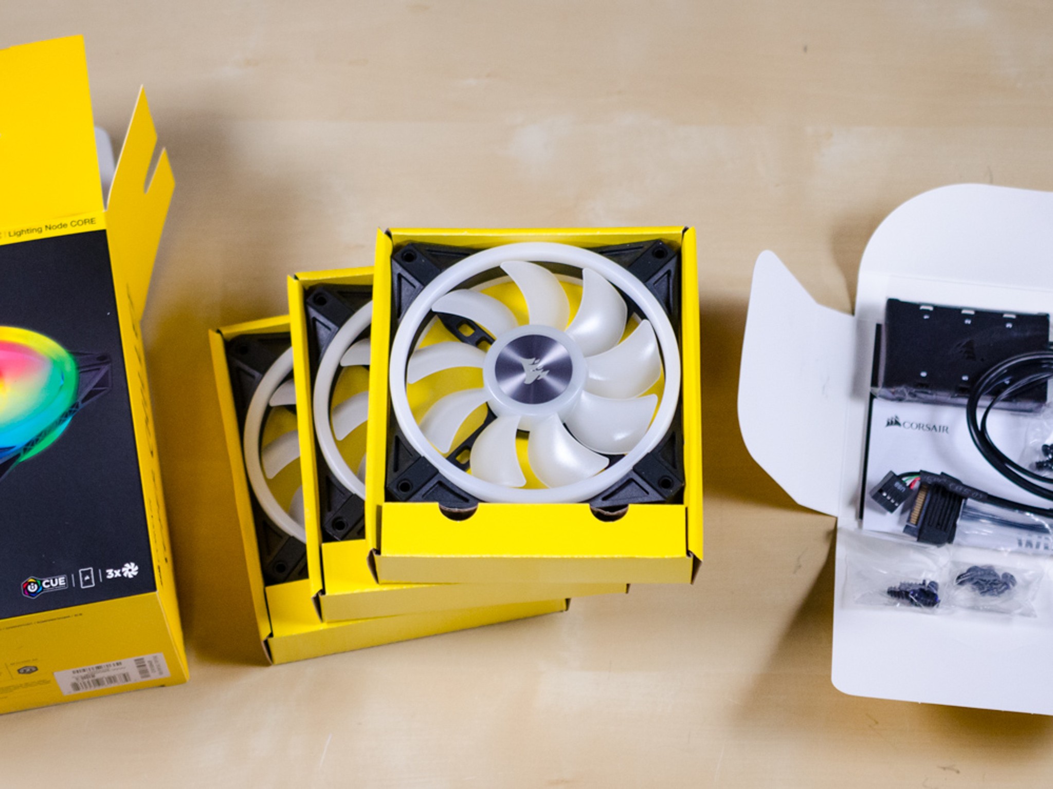 3x CORSAIR QL120 RGB + Lighting Node Core - iCUE - Black