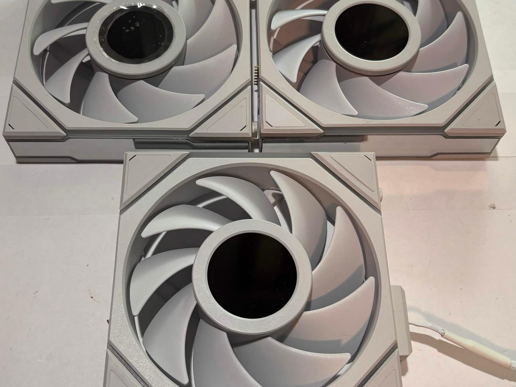 Lian Li UNI FAN TL LCD 120mm Fans - 3 Pack White