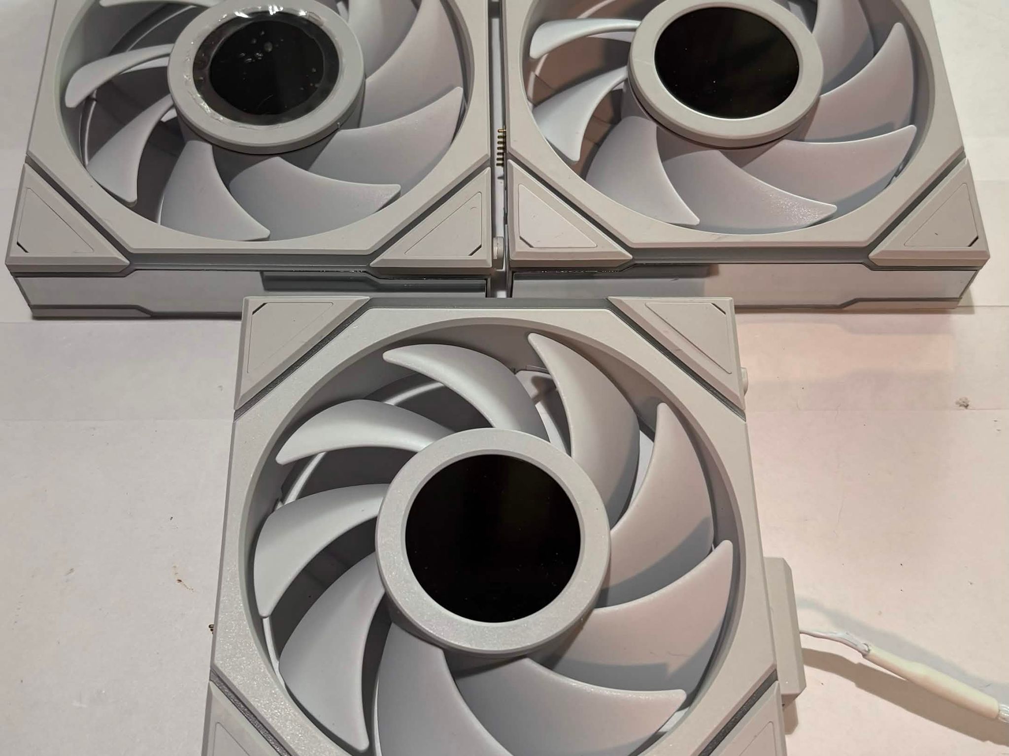 Lian Li UNI FAN TL LCD 120mm Fans - 3 Pack White