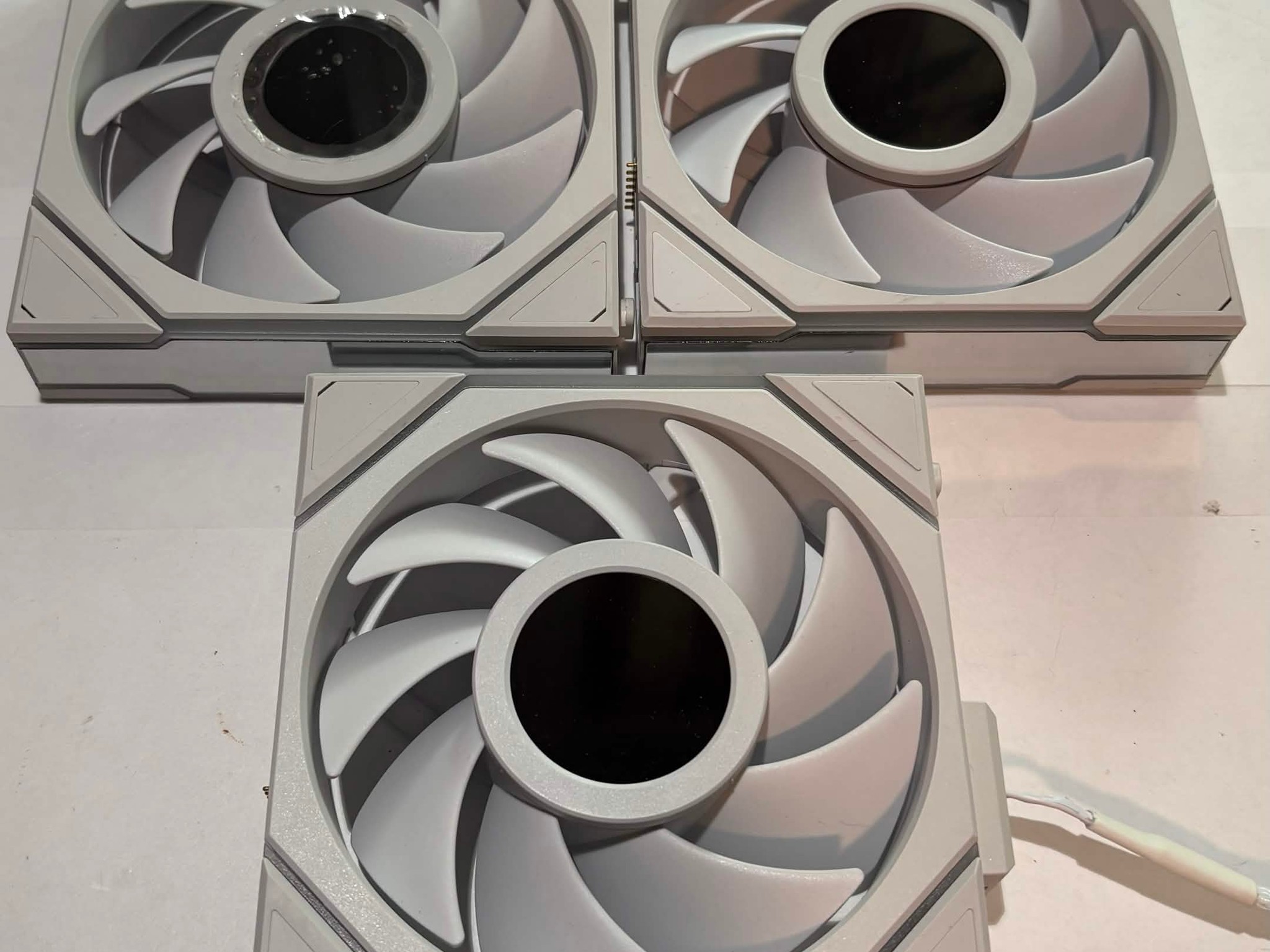 Lian Li UNI FAN TL LCD 120mm Fans - 3 Pack White