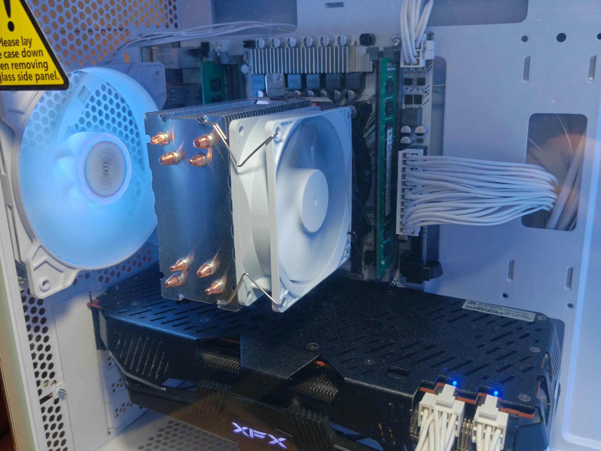 CLEAN WHITE GAMING PC Xeon 8 CORE - 16 THREAD + RX 5700XT 8GB – 16GB RAM – 1TB SSD