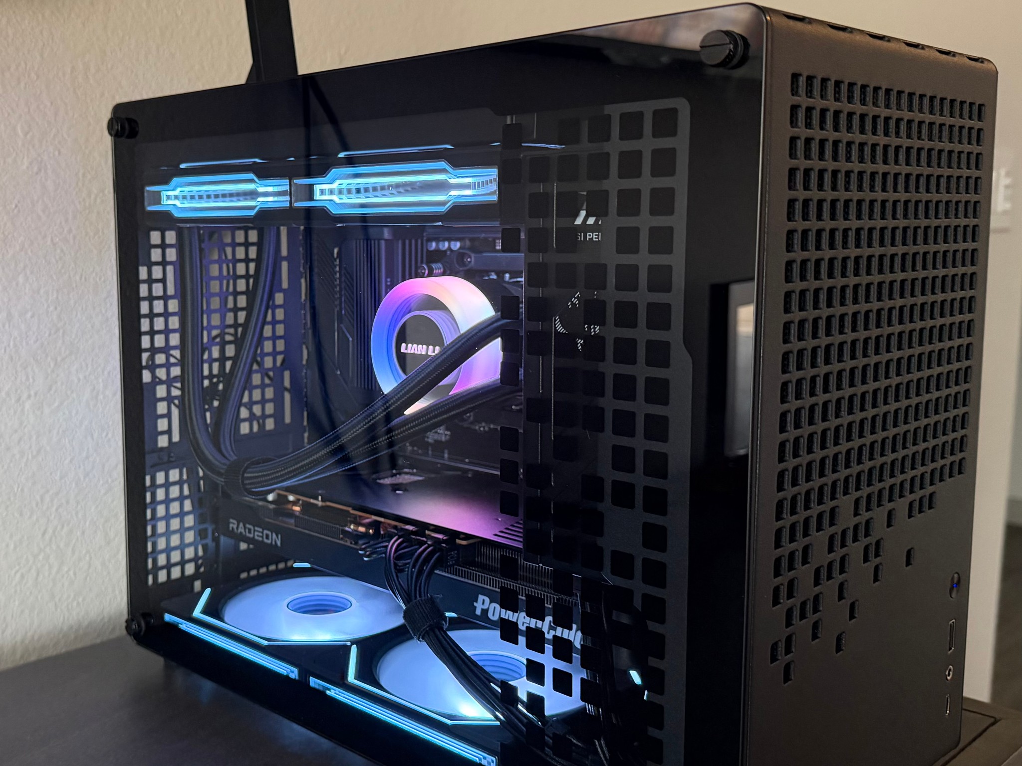 7600x3d/9070xt Micro Gaming PC