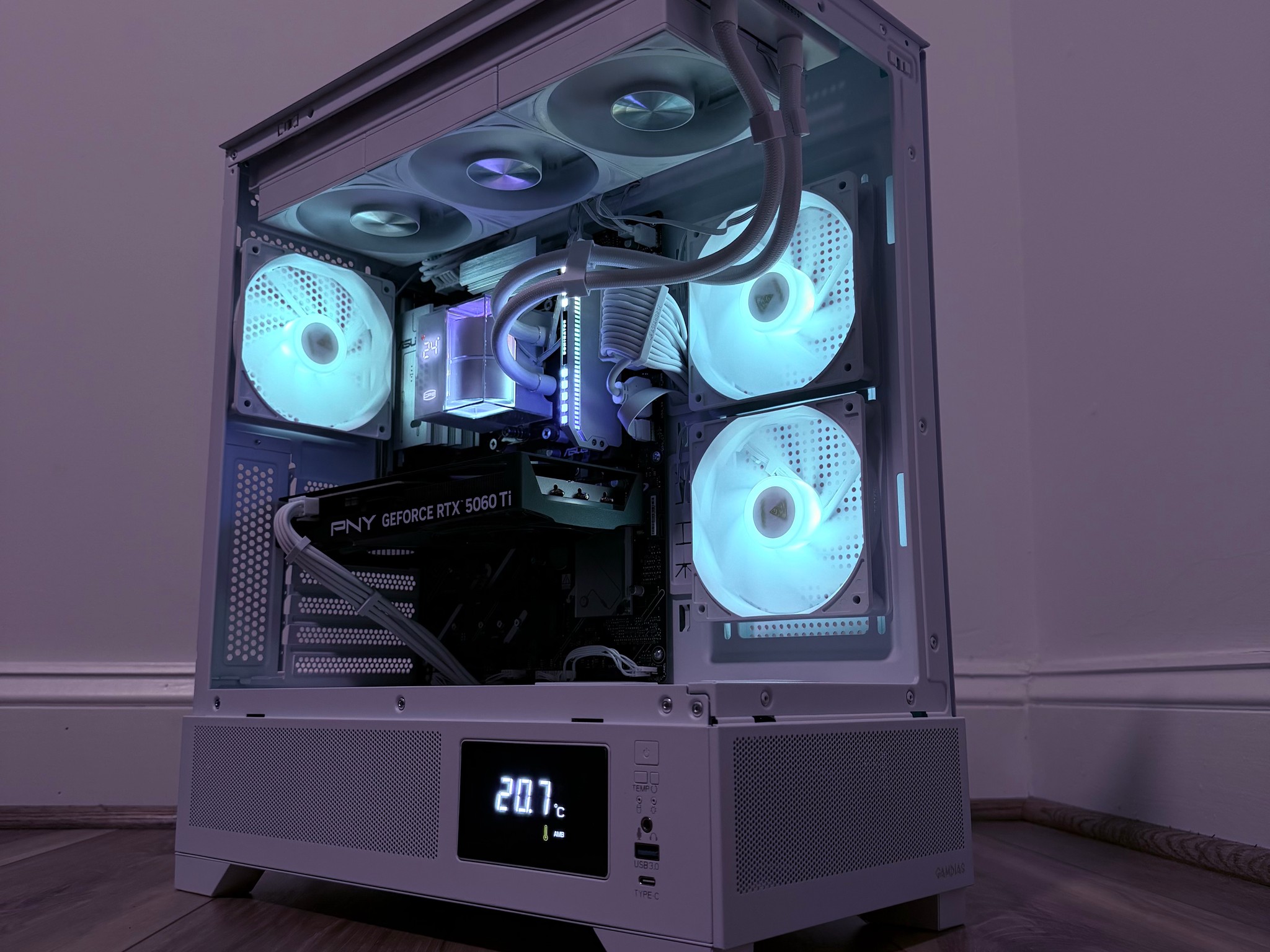 ❄️"Artic Halo"❄️| 1080/1440p Gaming | 5060 Ți | Ryzen 7 8700F | 32GB Ram | 1tb WD Blue SSD | WiFi