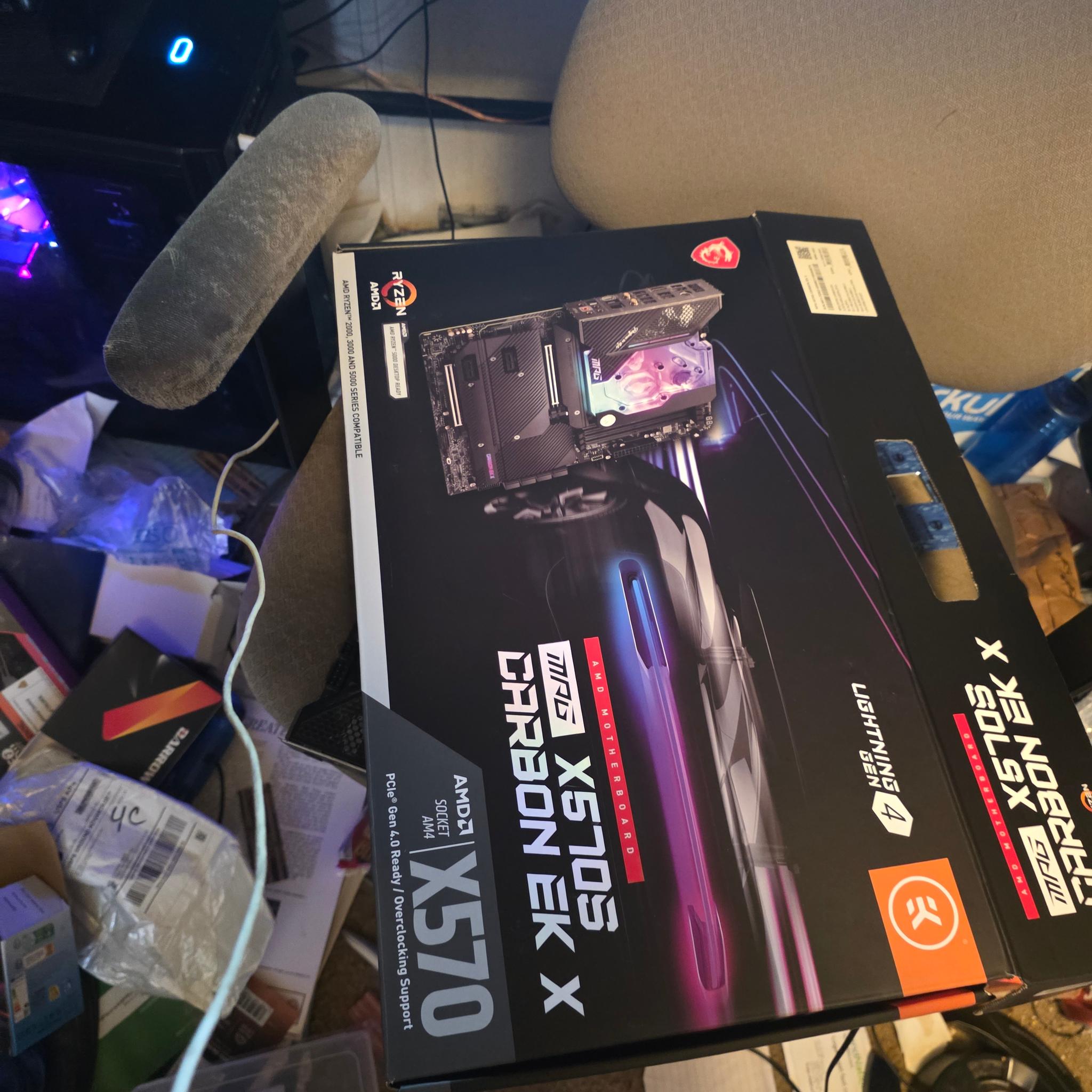 MSI MPG x570S Carbon Ek-X