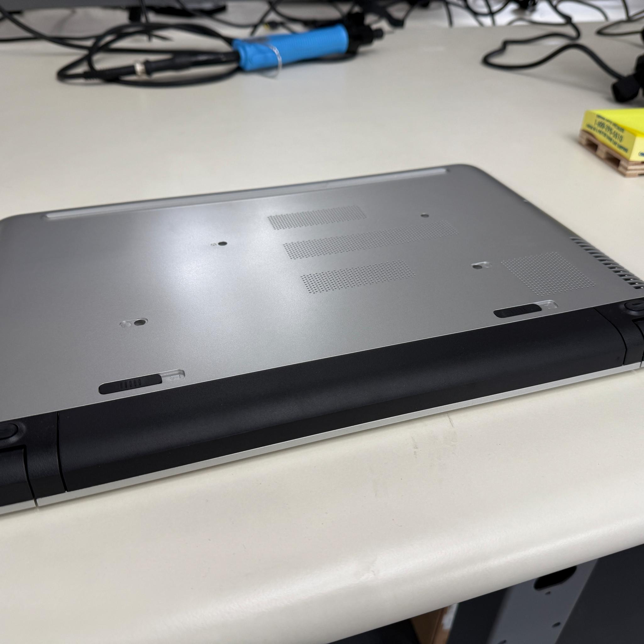HP Pavilion- A8-7410+Radeon R5+8GB Ram+256 SSD+W10