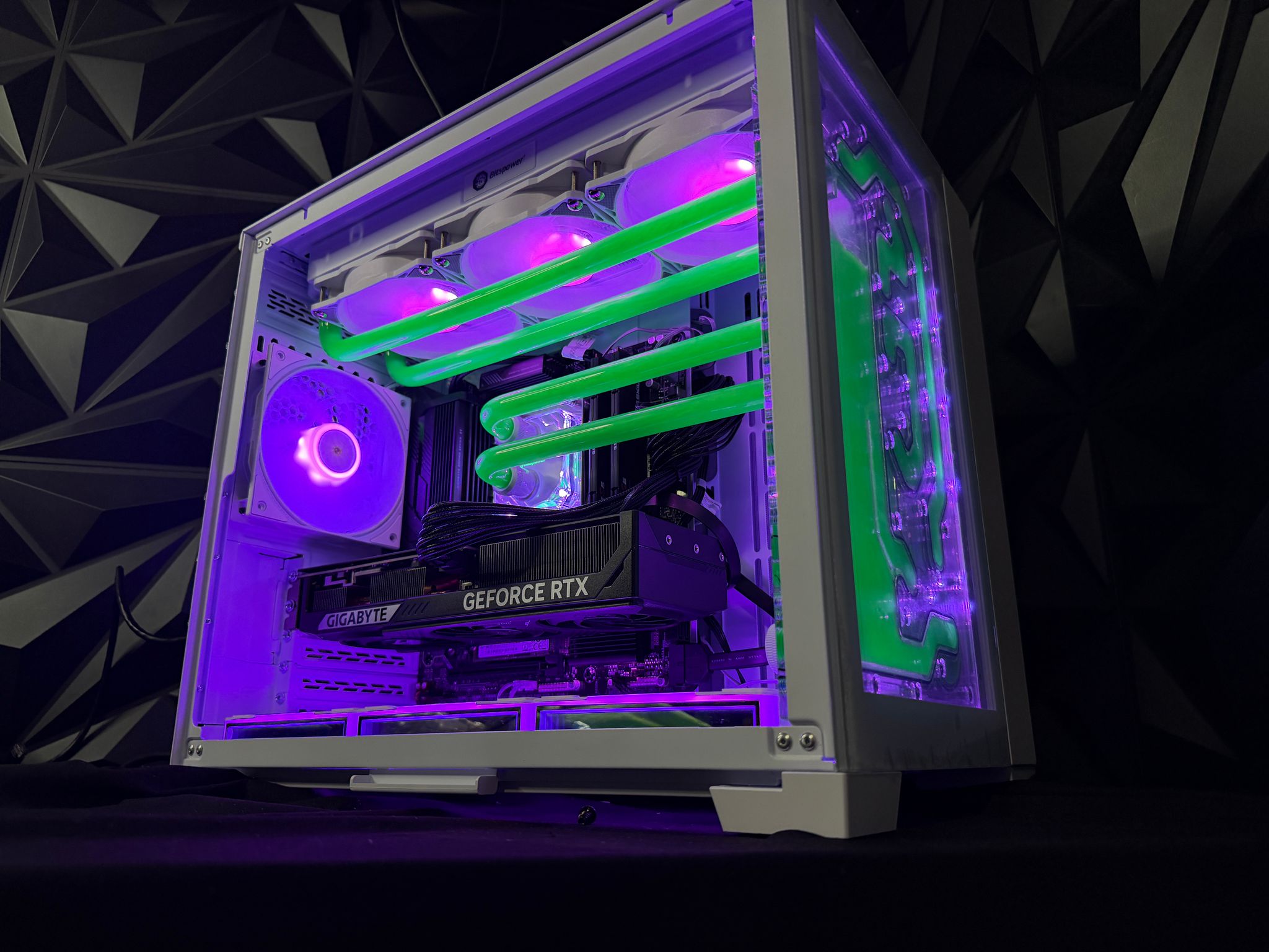 ☢️💚 GAMMA RAY 💚☢️7800X3D | RTX 5070| 2.25 TB NVMe| 32 GB DDR5| 850W Gold PSU