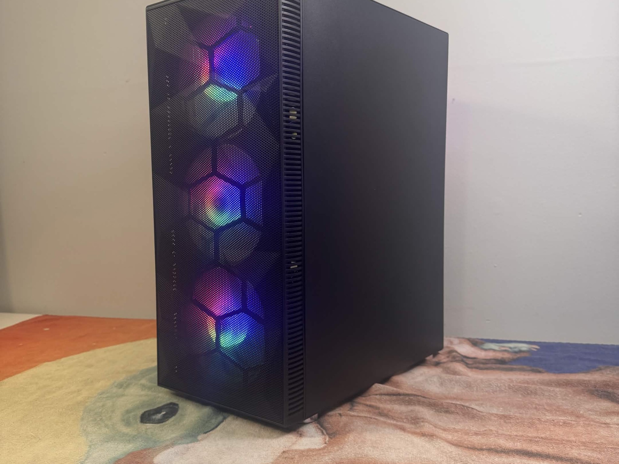 Custom Gaming PC – Ryzen 5 7600x / ASRock 9060xt Dual Fan / 32GB RAM
