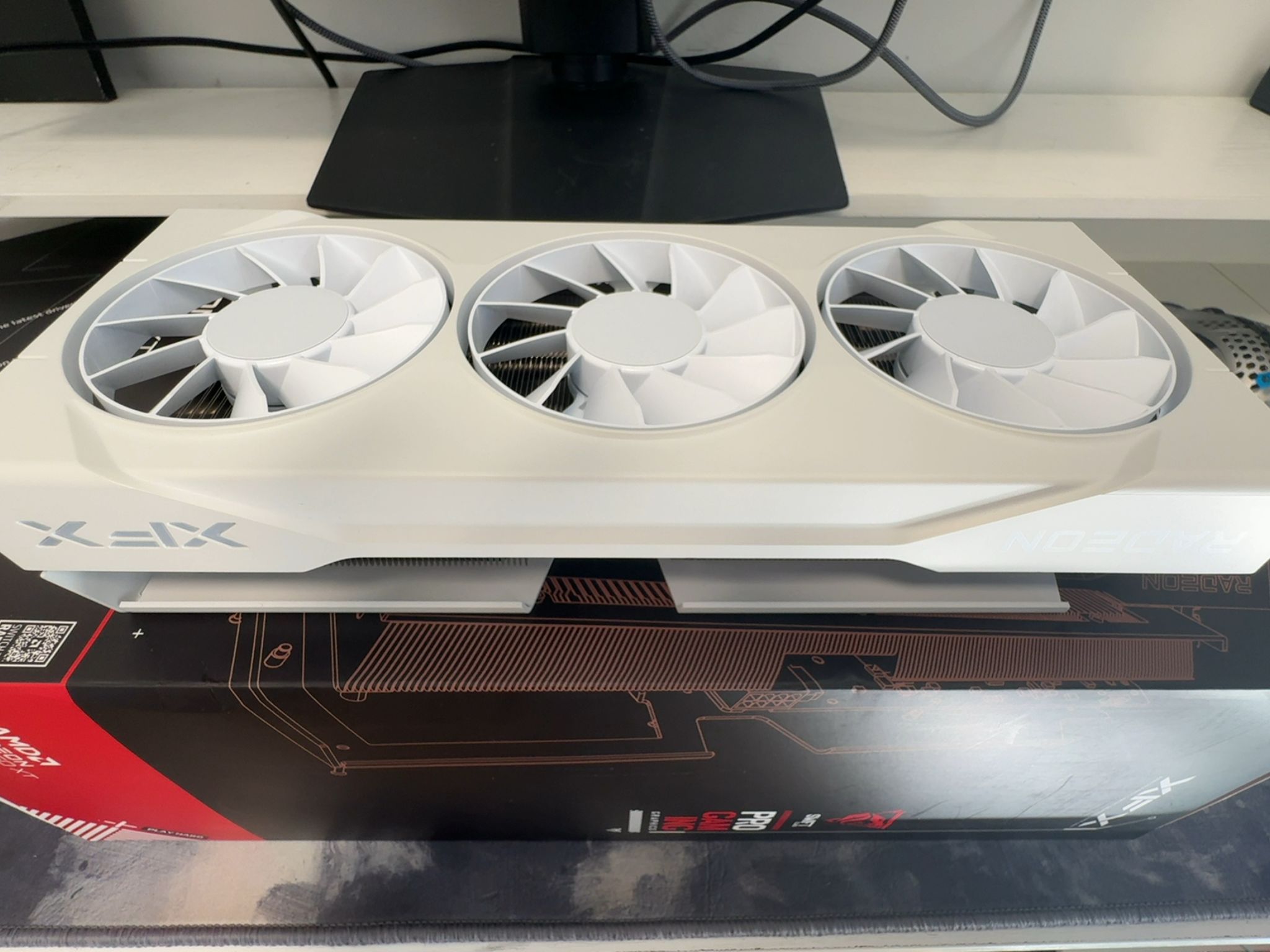 🔥 XFX RX 9060 XT SWIFT White OC – 16GB GDDR6 Triple Fan GPU (Great Condition)