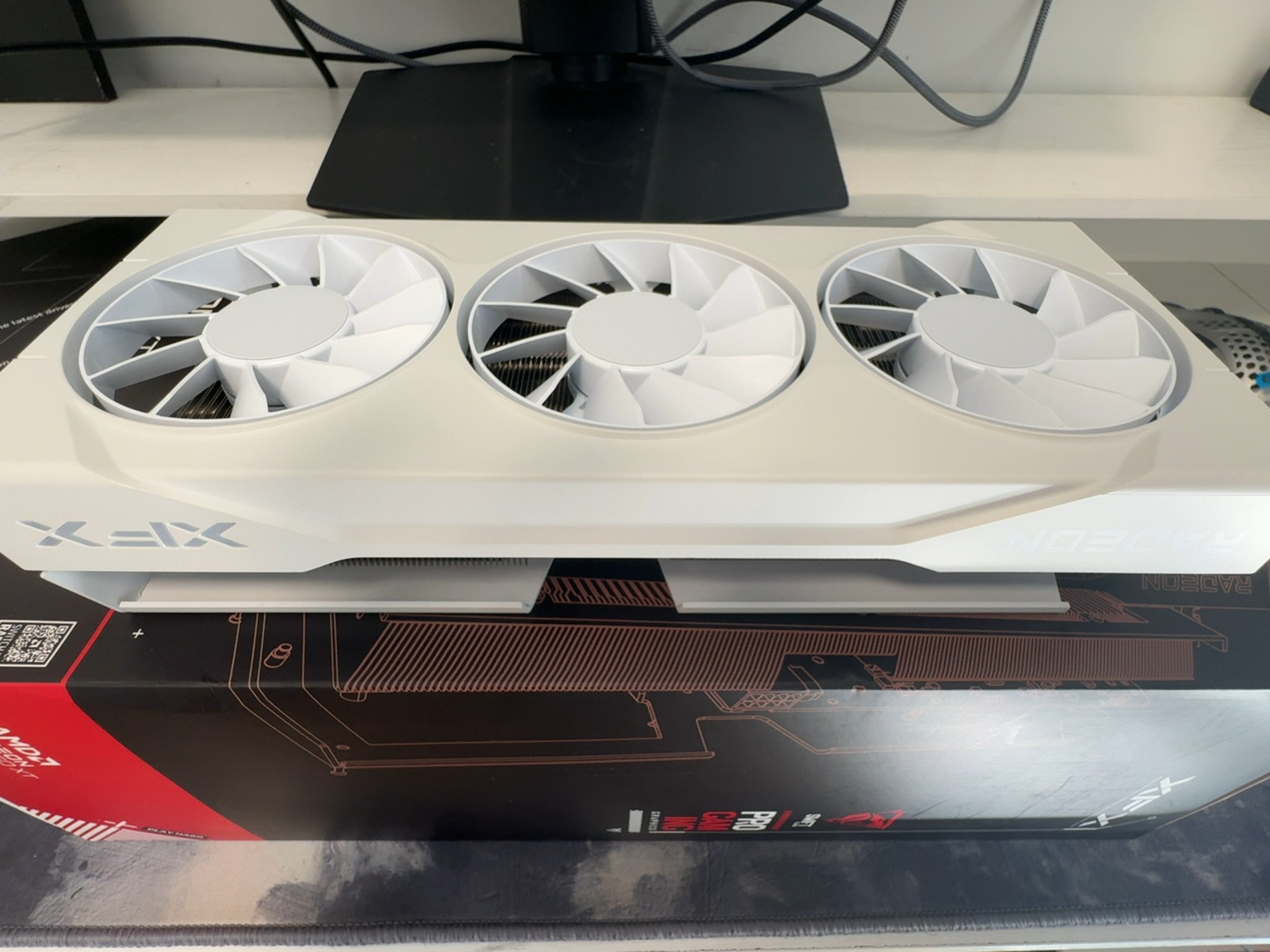 🔥 XFX RX 9060 XT SWIFT White OC – 16GB GDDR6 Triple Fan GPU (Great Condition)