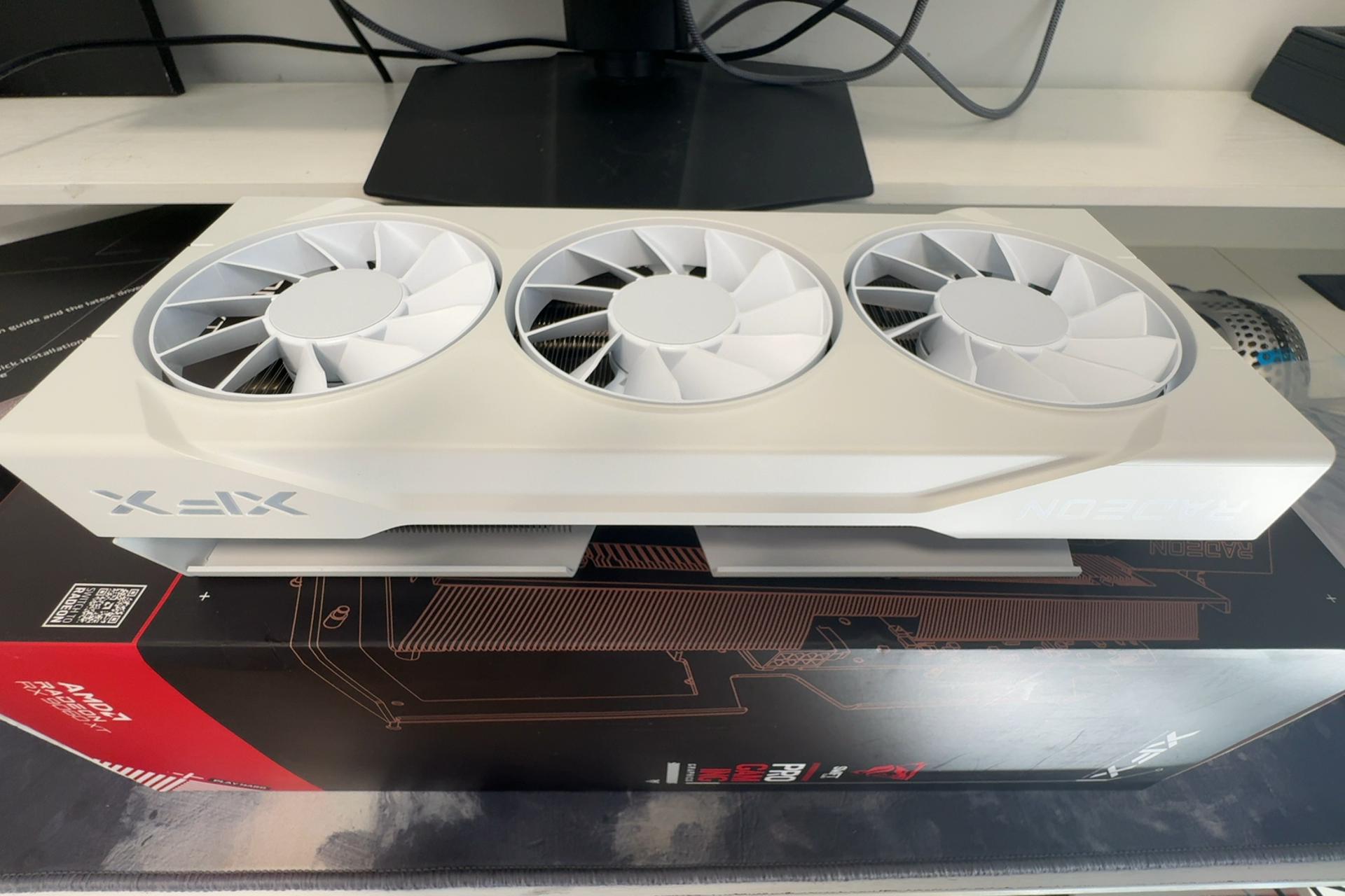 🔥 XFX RX 9060 XT SWIFT White OC – 16GB GDDR6 Triple Fan GPU (Great Condition)