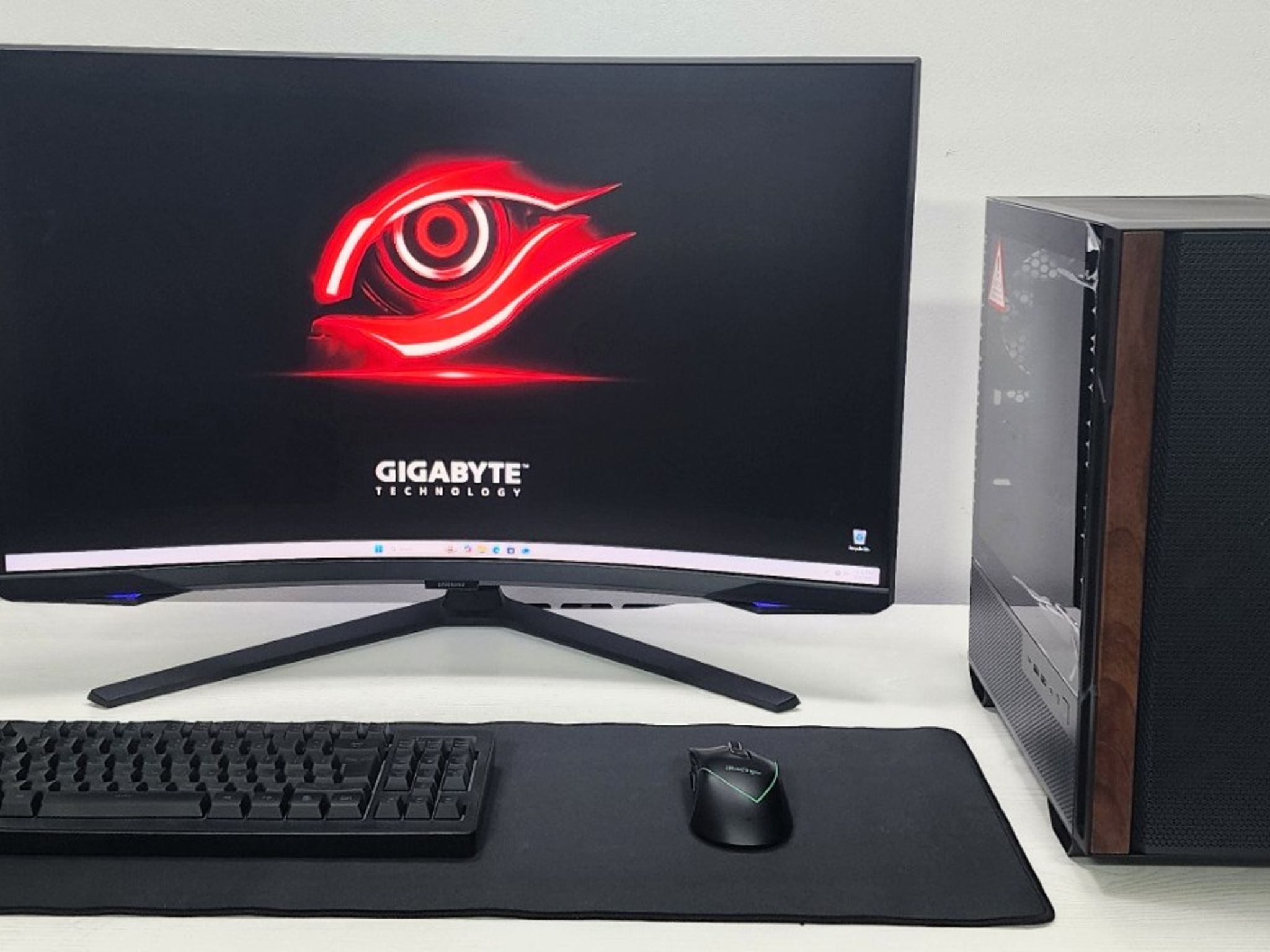 ALL NEW Wood - NO RGB Gaming PC BEAST!!!   7800X3D/RX 9070XT/32GB/2TB - READ DESCRIPTION!!!