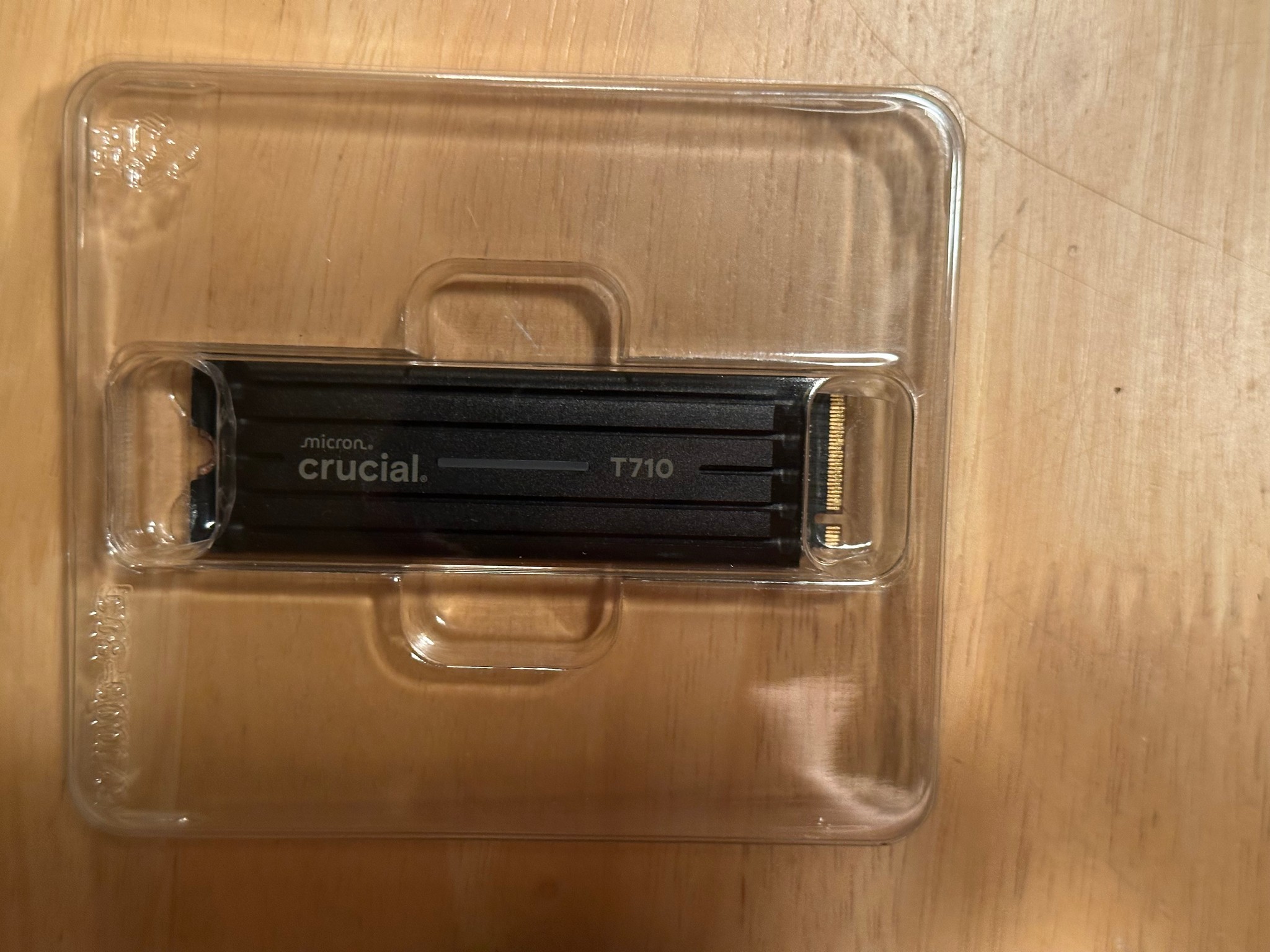 Crucial T710 1TB 3D TLC NAND Gen 5 x4 NVMe M.2 2280 Internal SSD with Heatsink