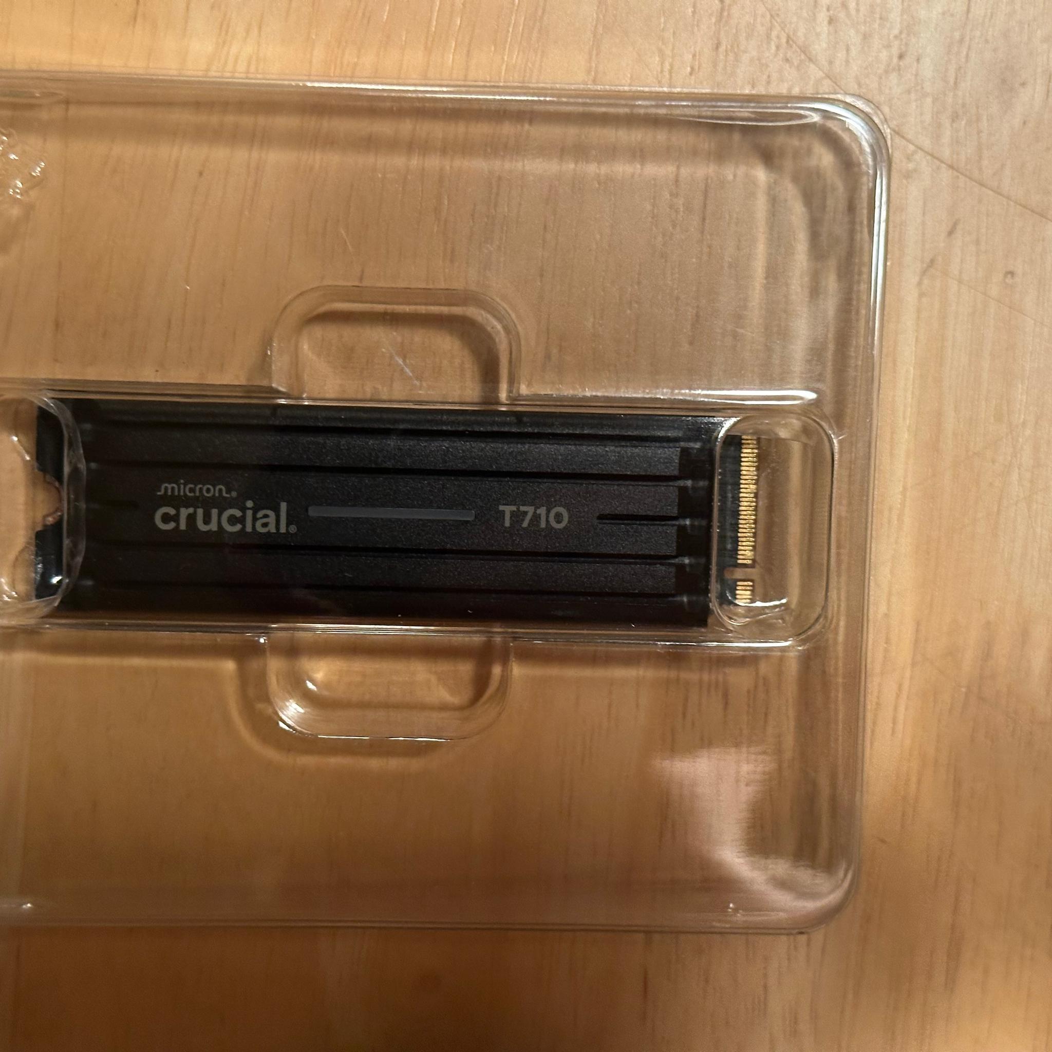 Crucial T710 1TB 3D TLC NAND Gen 5 x4 NVMe M.2 2280 Internal SSD with Heatsink
