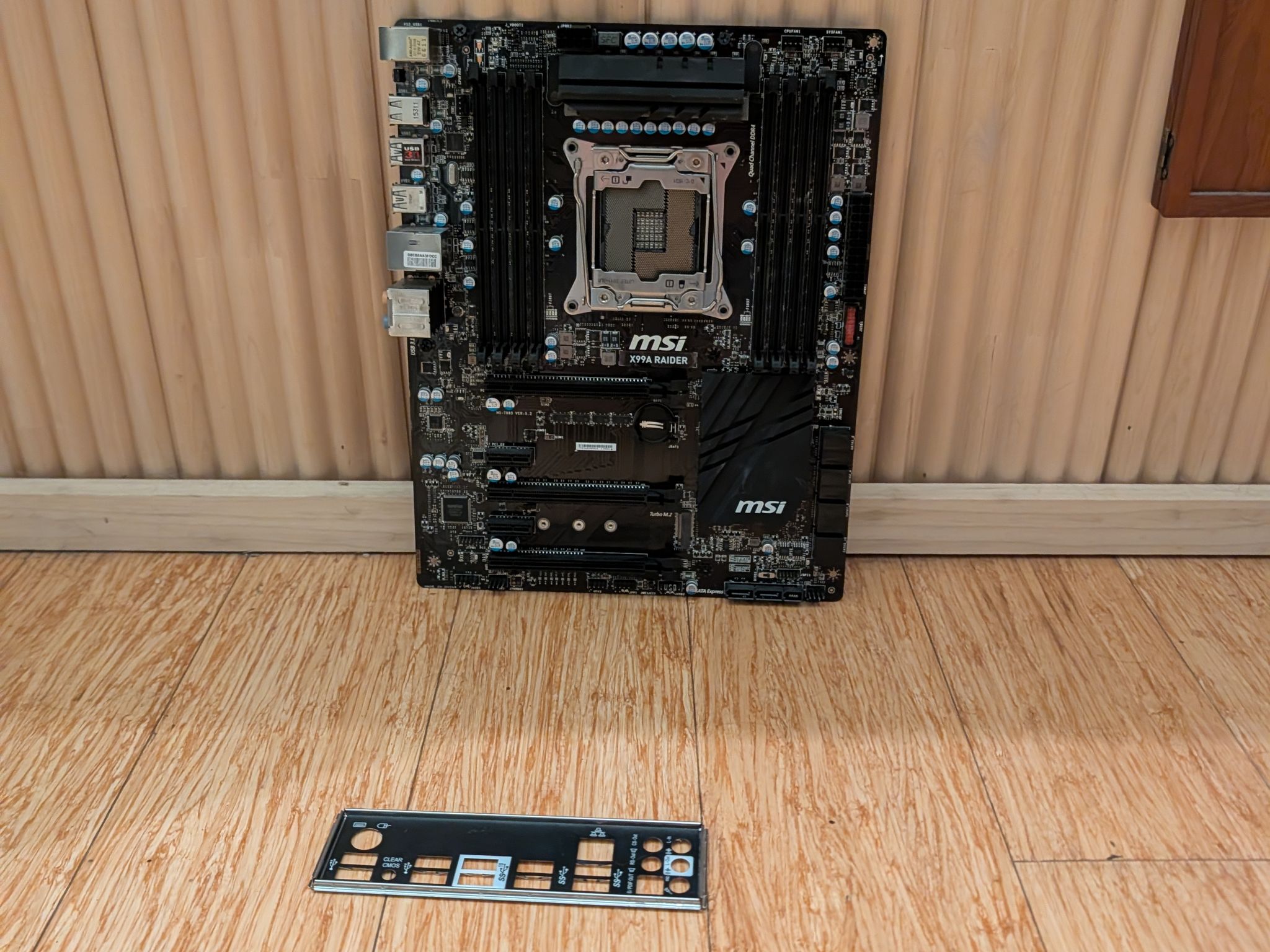 Unknown MSI Raider X99 Motherboard