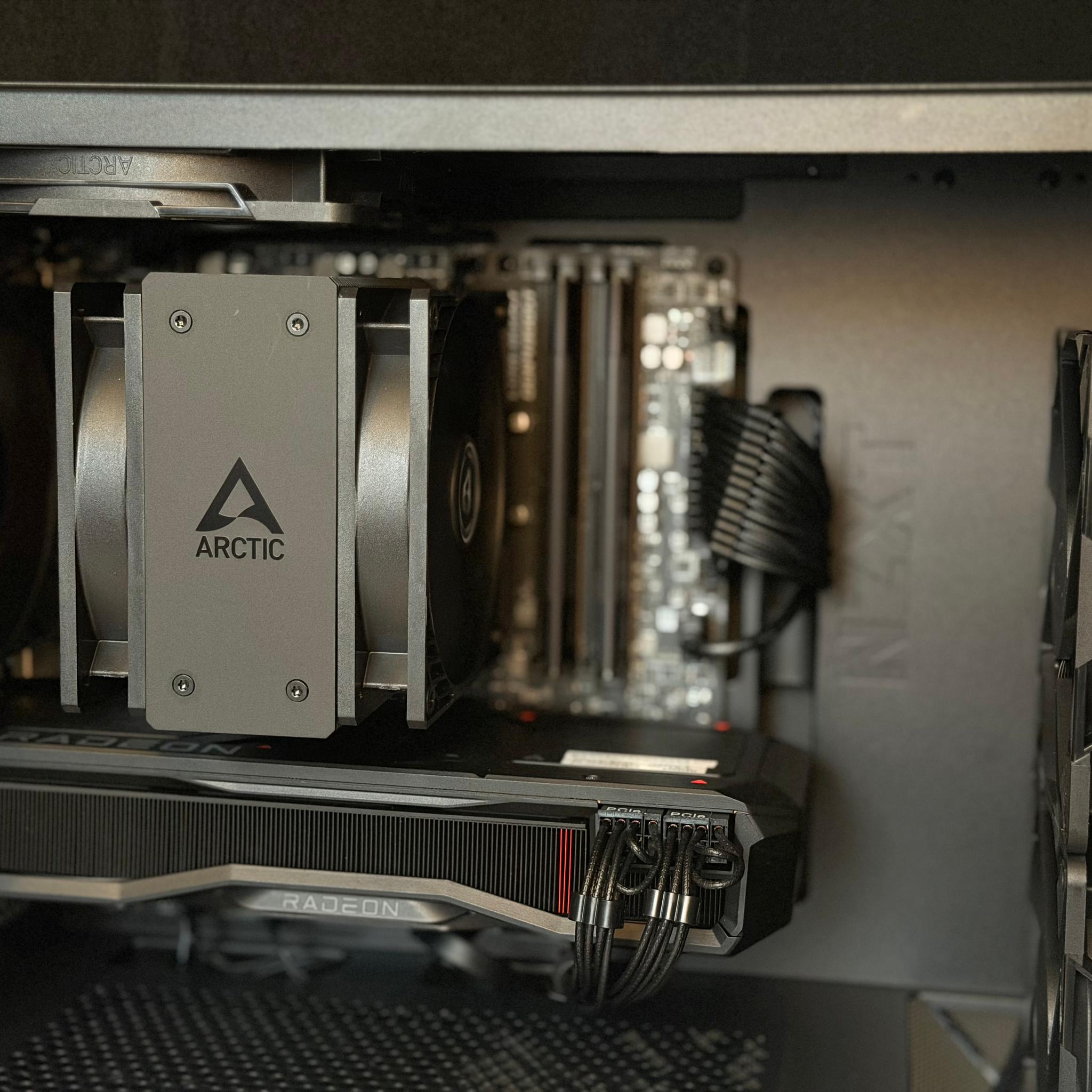 Stealth Core - RX 7900 XT | Ryzen 5700X | 32GB DDR4