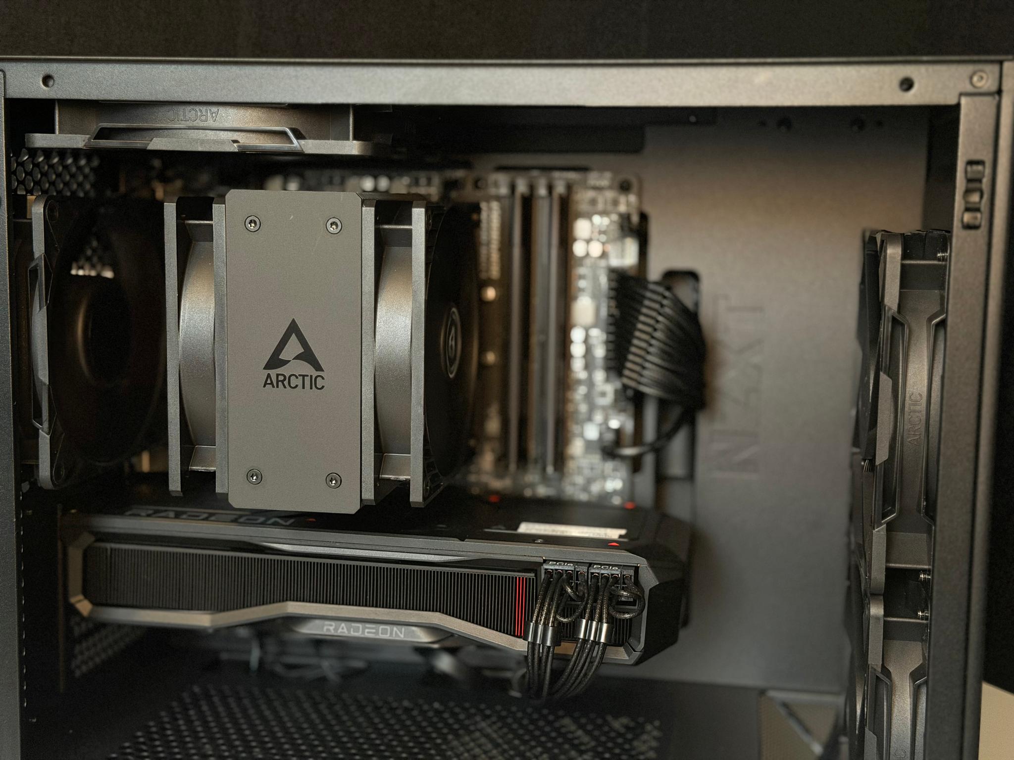 Stealth Core - RX 9060 XT 16GB | Ryzen 5600 | 32GB DDR4