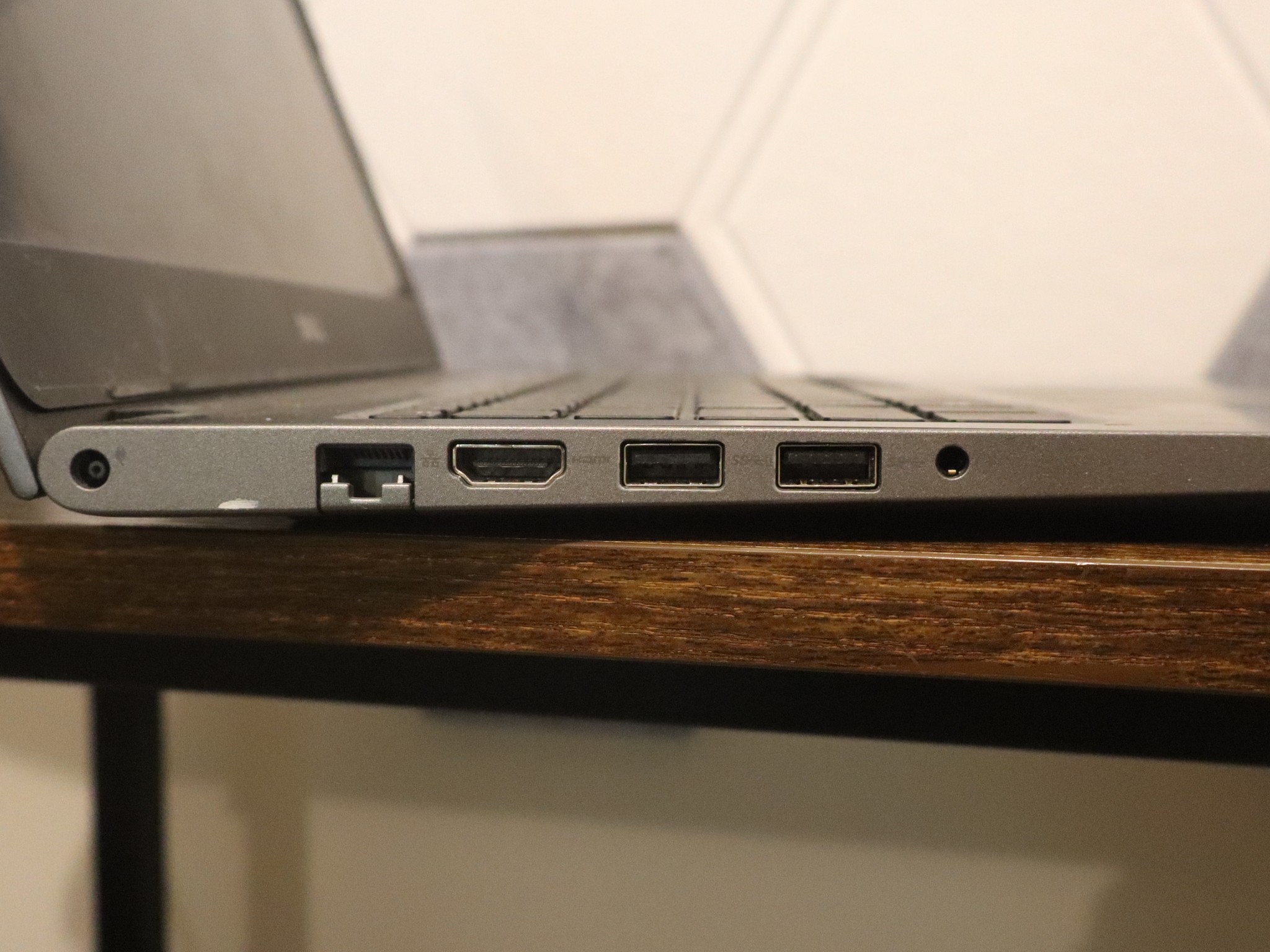 dell Vostro i5 7th gen 256 gb SSD 8gb ram webcam windows 10 activated