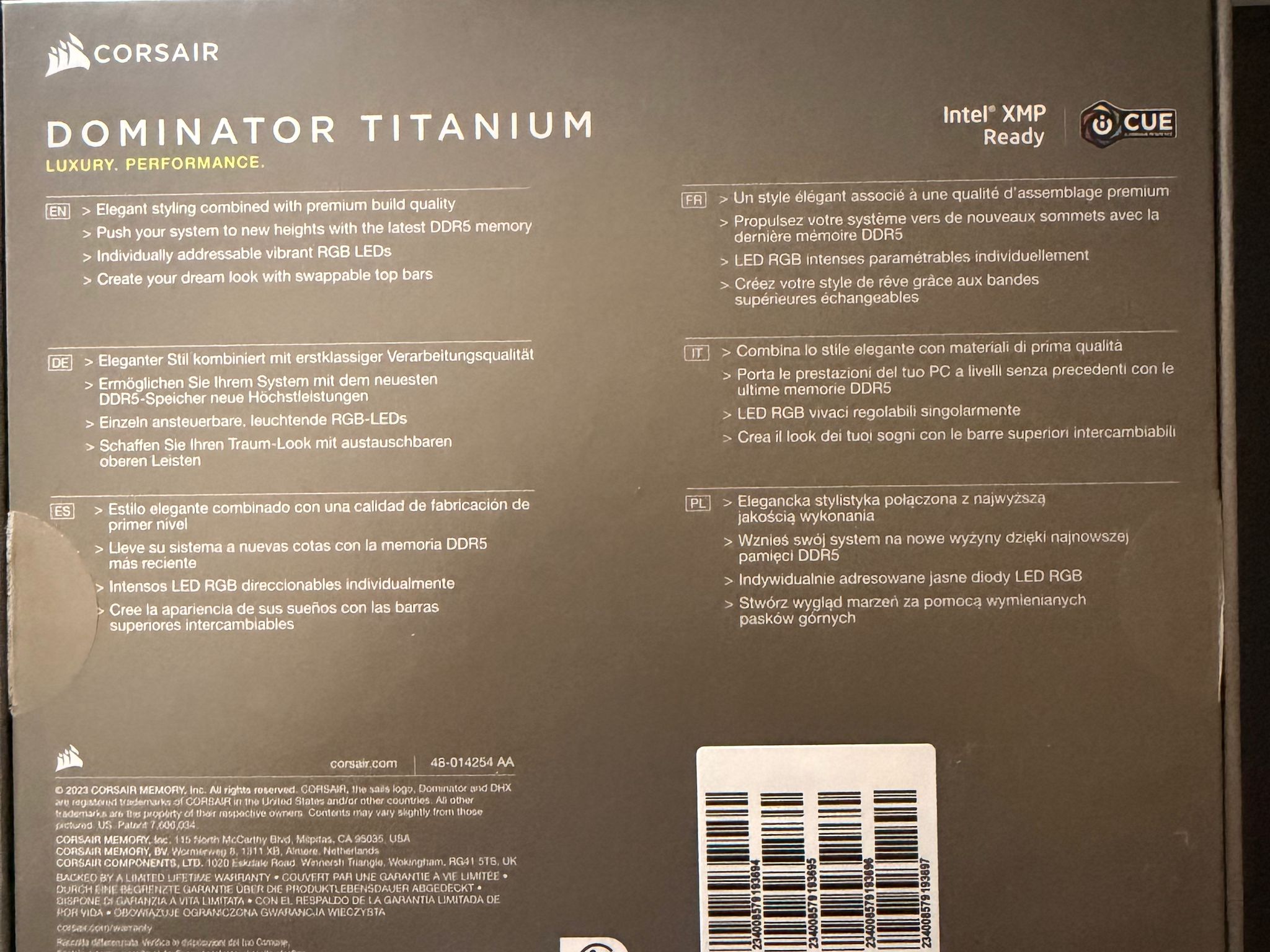 CORSAIR - Dominator Titanium 32GB (2 x 16GB) DDR5 6400 (PC5 51200) Desktop Memory - White