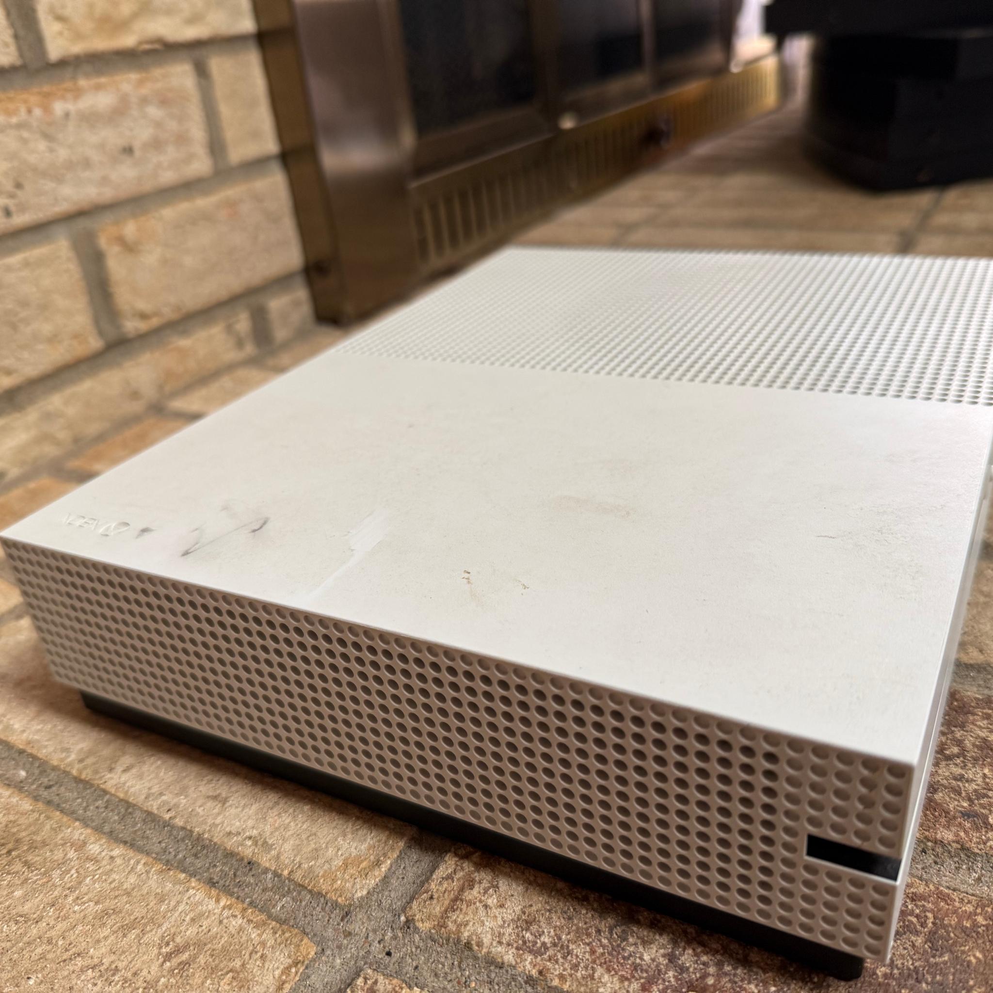 Xbox One S 500GB Console - No power cord or controller
