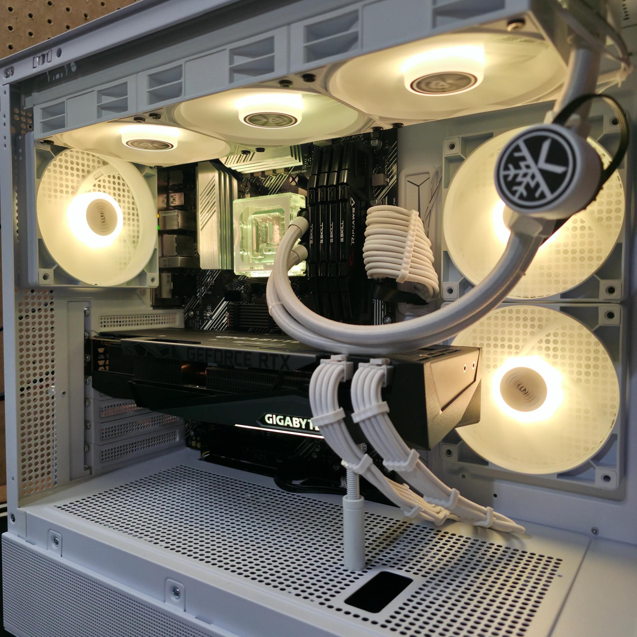 X3D Whiteout | RTX 3080 | 5600x3D | 16GB DDR4 | 1TB NVME