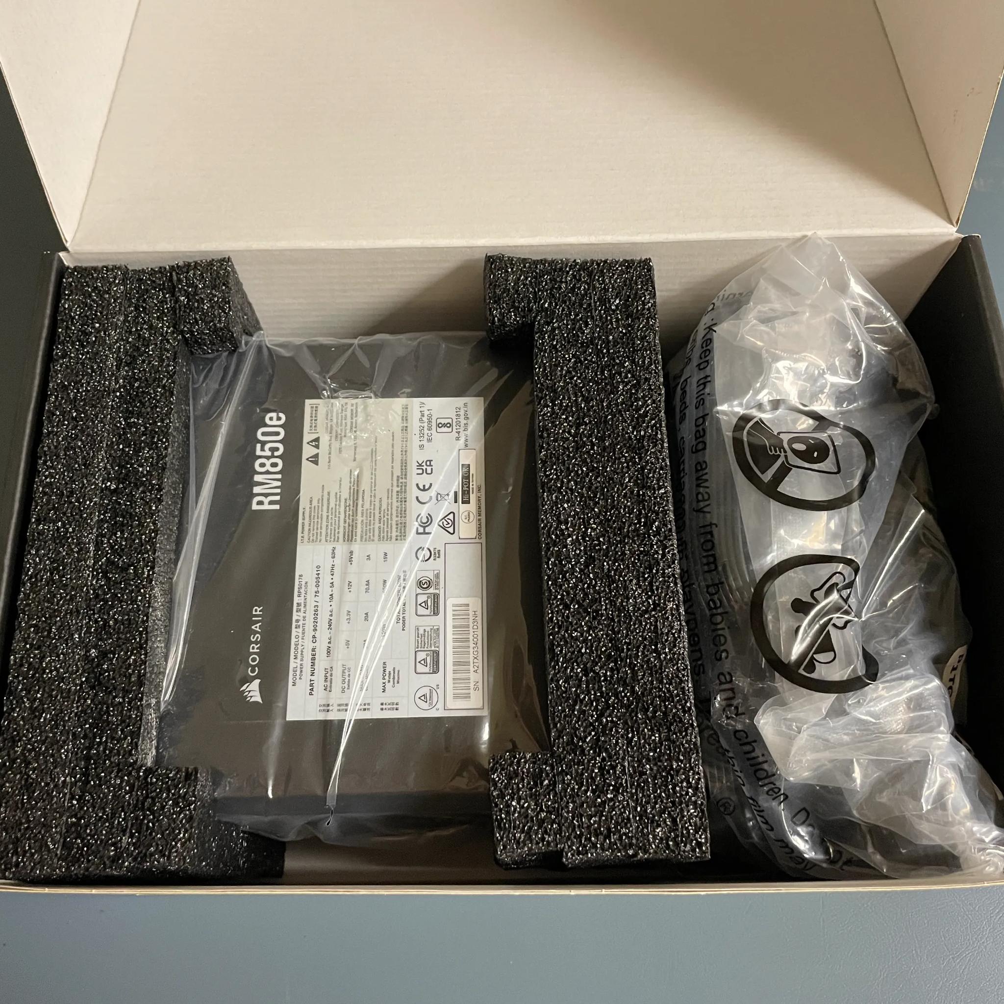 LIKE NEW! Corsair RM850e + Sleeved Cables