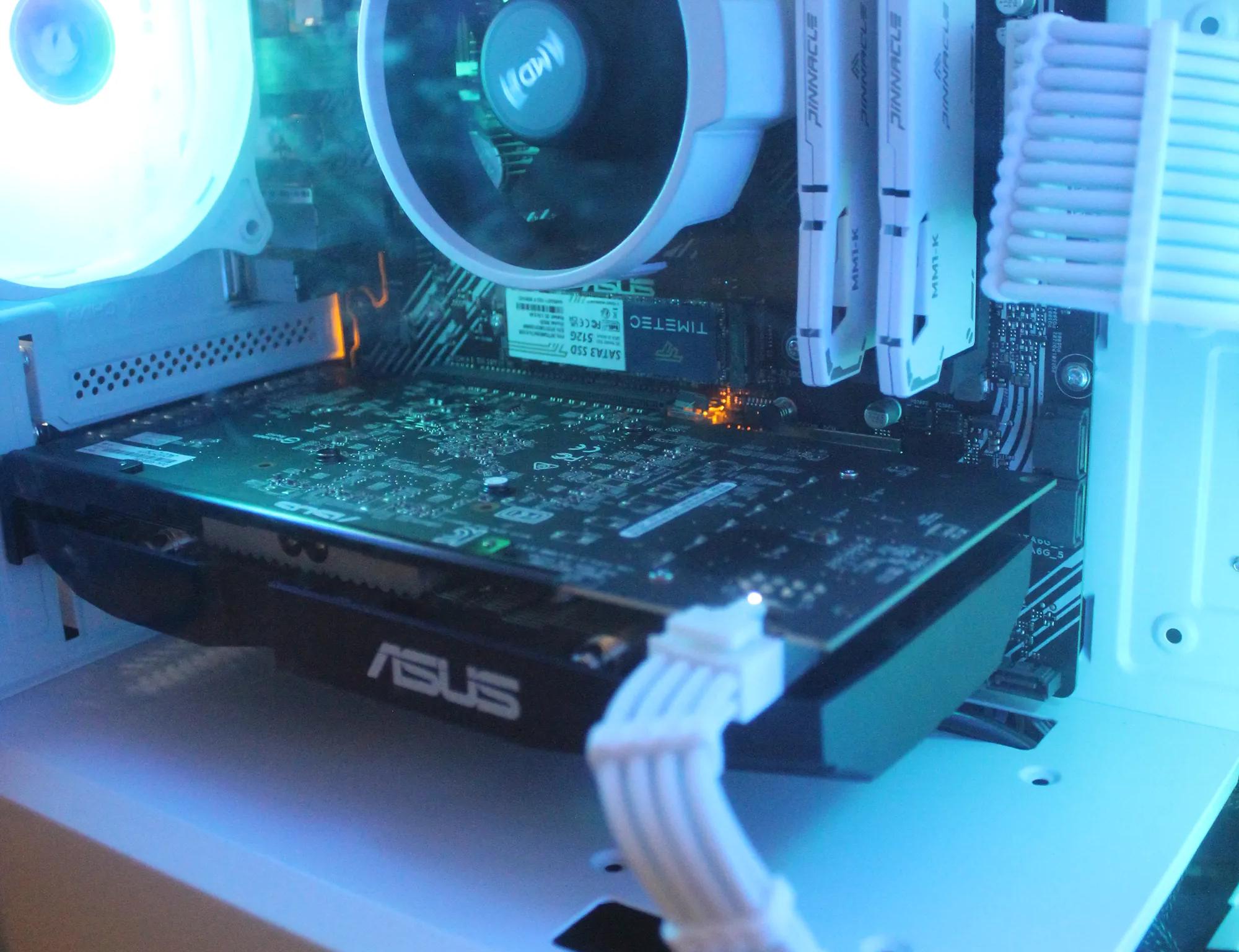 |200+ FPS FORTNITE| All White Ryzen 3 4100- RX 580- 16GB RAM- 512GB SSD WIFI