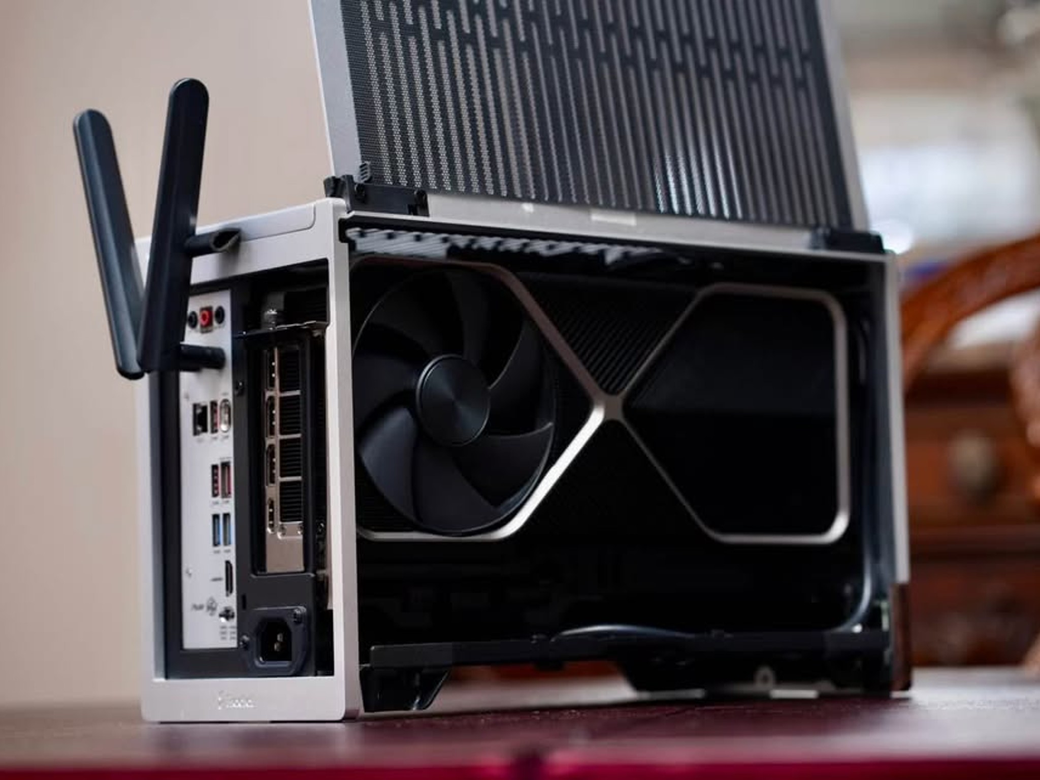 Premium Gaming PC: Fractal Terra, RTX 4080 FE, Ryzen 7900x3D, 32GB DDR5, 2TB nvMe, 850W, b650 ITX