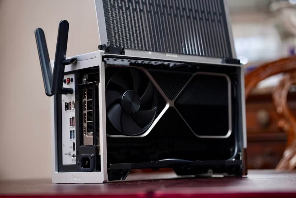 Premium Gaming PC: Fractal Terra, RTX 4080 FE, Ryzen 7900x3D, 32GB DDR5, 2TB nvMe, 850W, b650 ITX