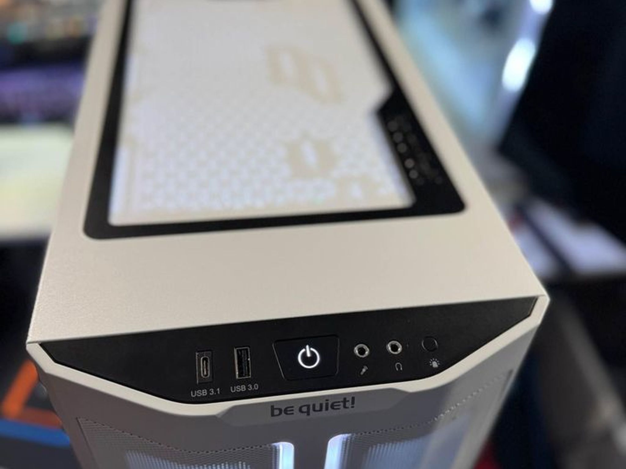 All white RGB Gaming PC - Ryzen 5 2600X - GTX 1070 - 32GB DDR4 - 512GB NvMe SSD