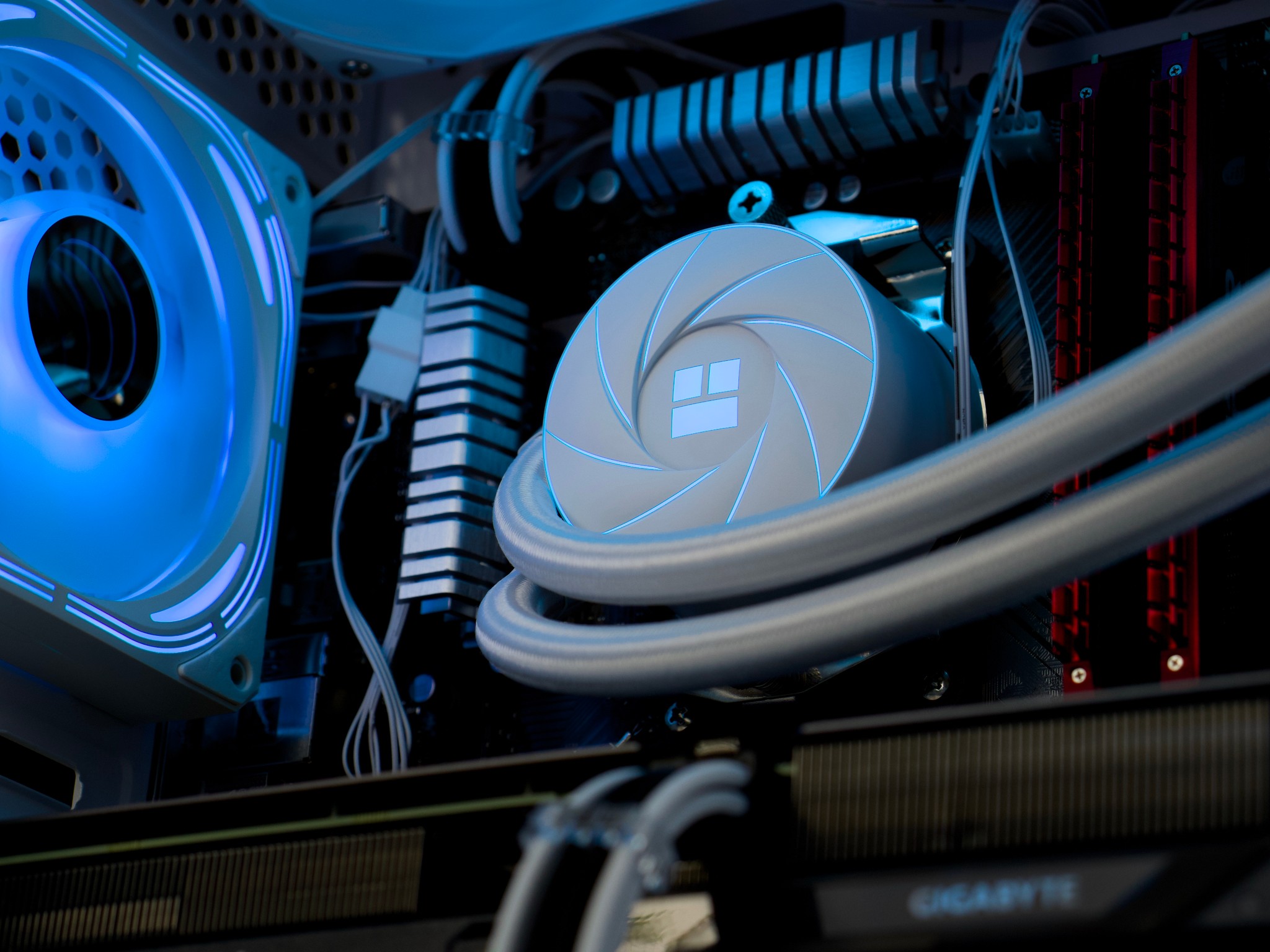 ❄️🧊💎 Whiteout 1440P Gaming PC | RX 9060 XT 16GB, Ryzen 7 5800X, 32GB RAM, 1TB | ❄️🧊💎