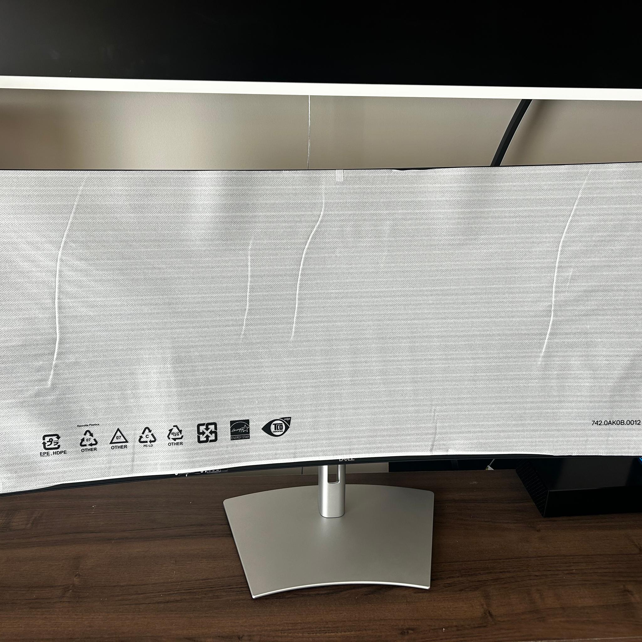 BRAND NEW Dell UltraSharp 40” 5K (5120x2160) Curved Thunderbolt Hub Monitor ($2,499 MSRP)  (U4025QW)