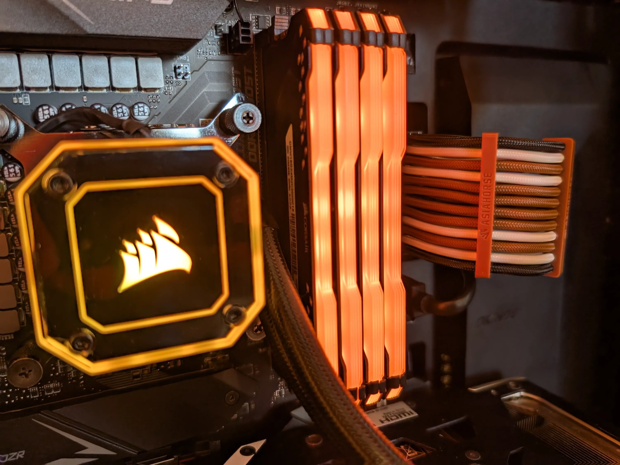 MIDNIGHT TIMBER - Gaming PC - Intel I5-11600K - AMD Radeon RX 6700XT