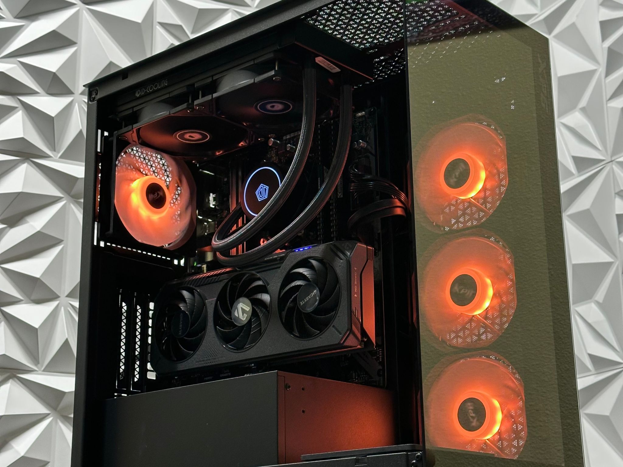 Gaming pc / Ryzen 5 5600x / RTX 5060 / 32GB 3200MHz Ram / 1TB crucial SSD / B550 / windows 11 pro