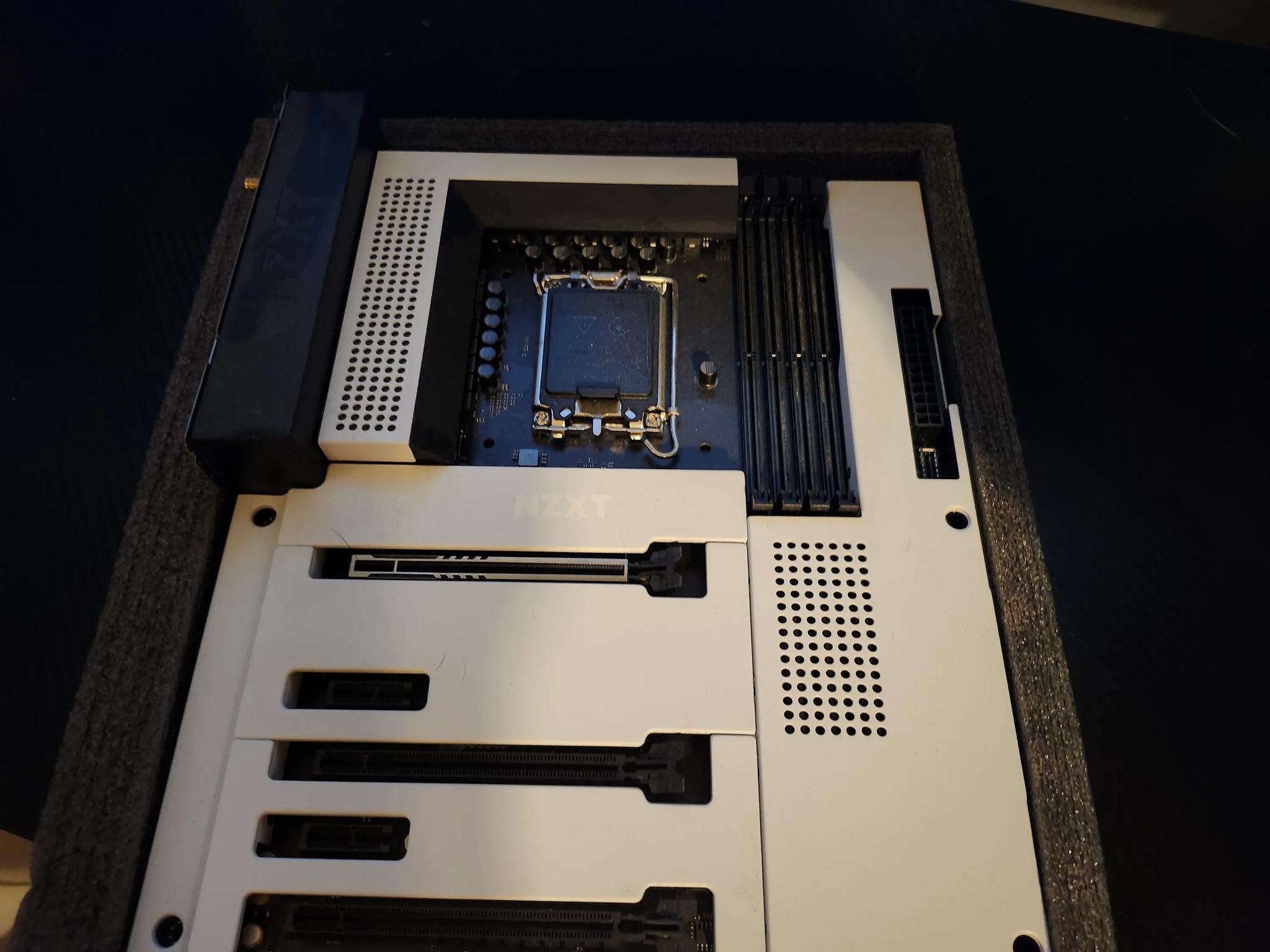 White nzxt never used band new ddr5 n7 z790 motherboard