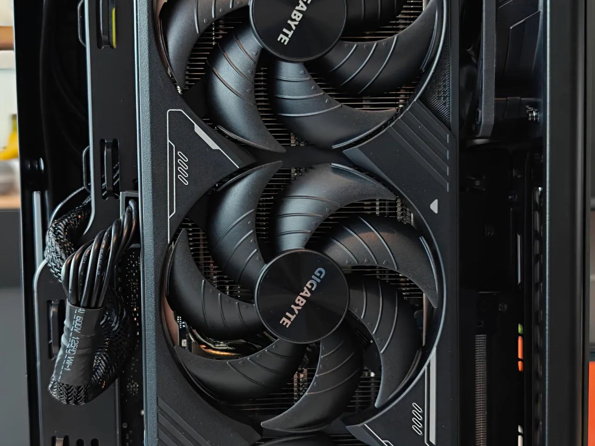 4k - Mini ITX - Nvidia RTX 5070 Ti - AMD Ryzen 7 7800X3D - 32 GB DDR5 6000 - 2 TB Gen 4 SSD - SFF PC