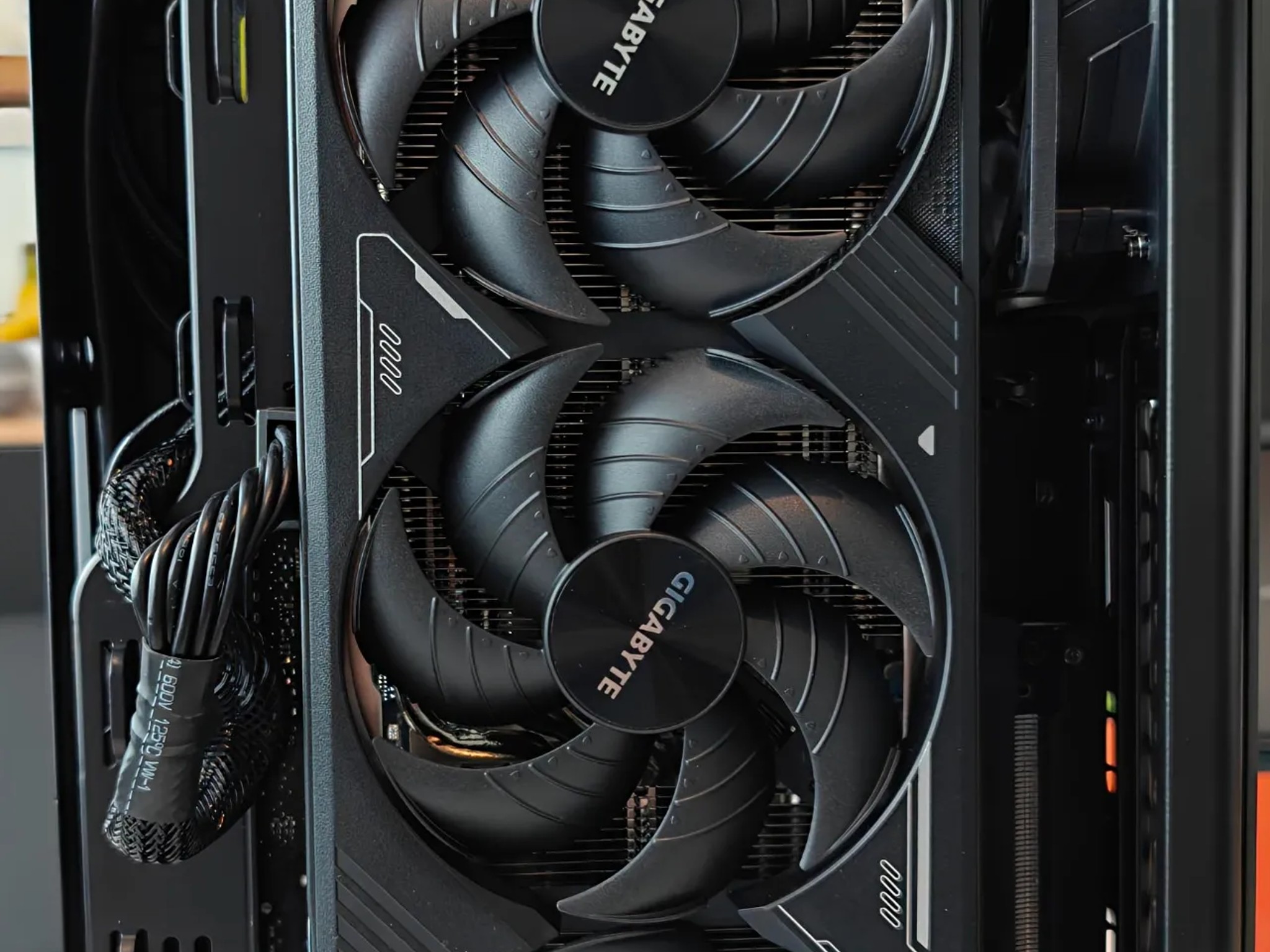 4k - Mini ITX - Nvidia RTX 5070 Ti - AMD Ryzen 7 7800X3D - 32 GB DDR5 6000 - 2 TB Gen 4 SSD - SFF PC