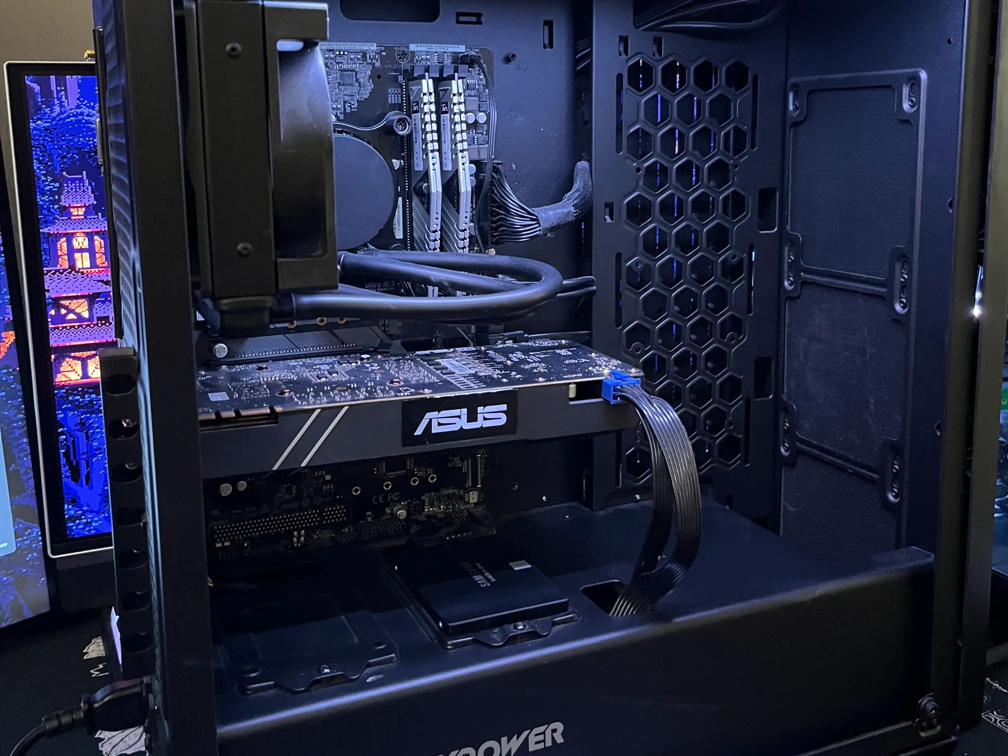 NVIDIA GeForce GTX 1080 // Intel i7-8700K // Liquid Cooled // 16 GB Ram // 1TB SSD