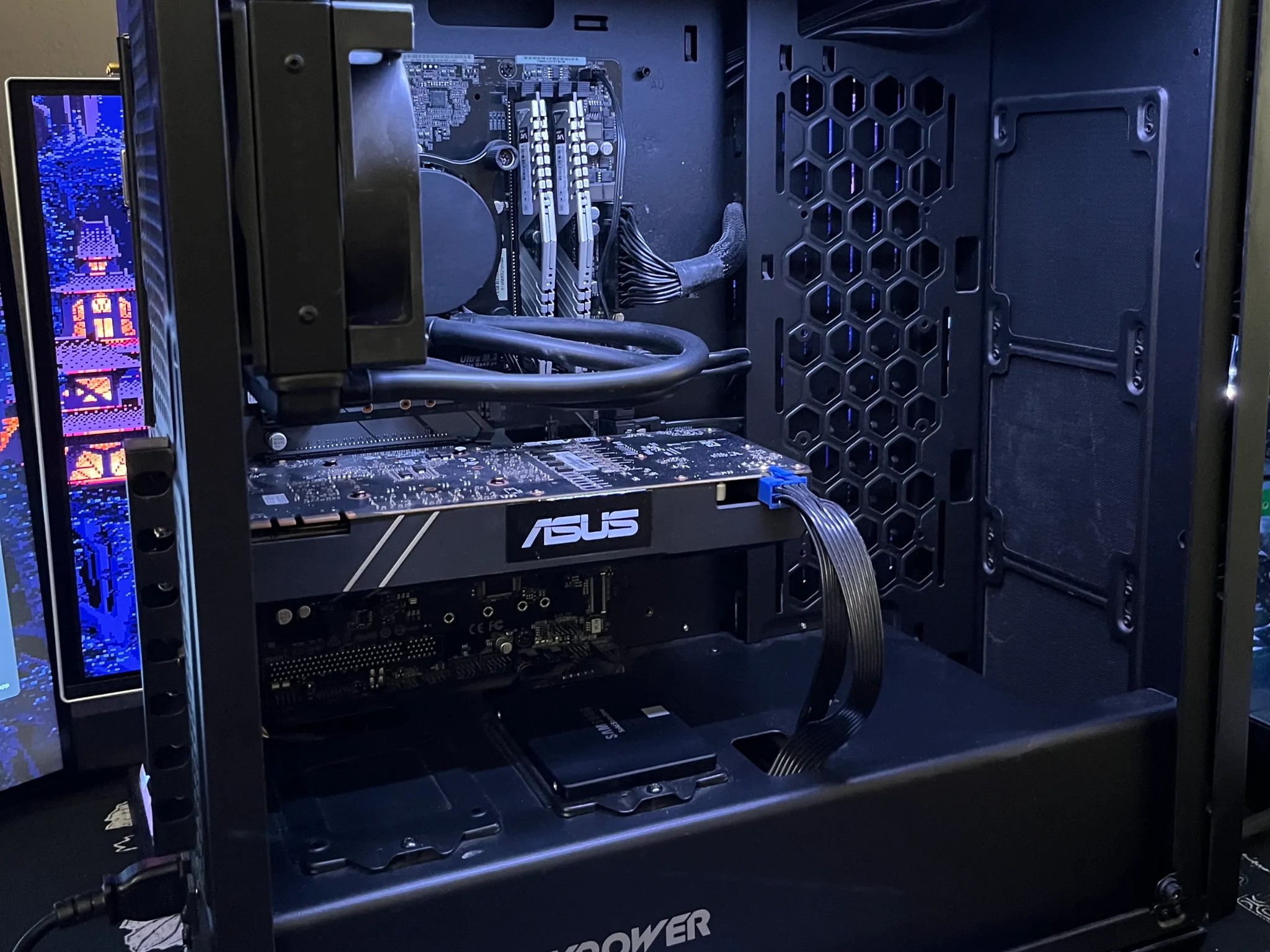 NVIDIA GeForce GTX 1080 // Intel i7-8700K // Liquid Cooled // 16 GB Ram // 1TB SSD