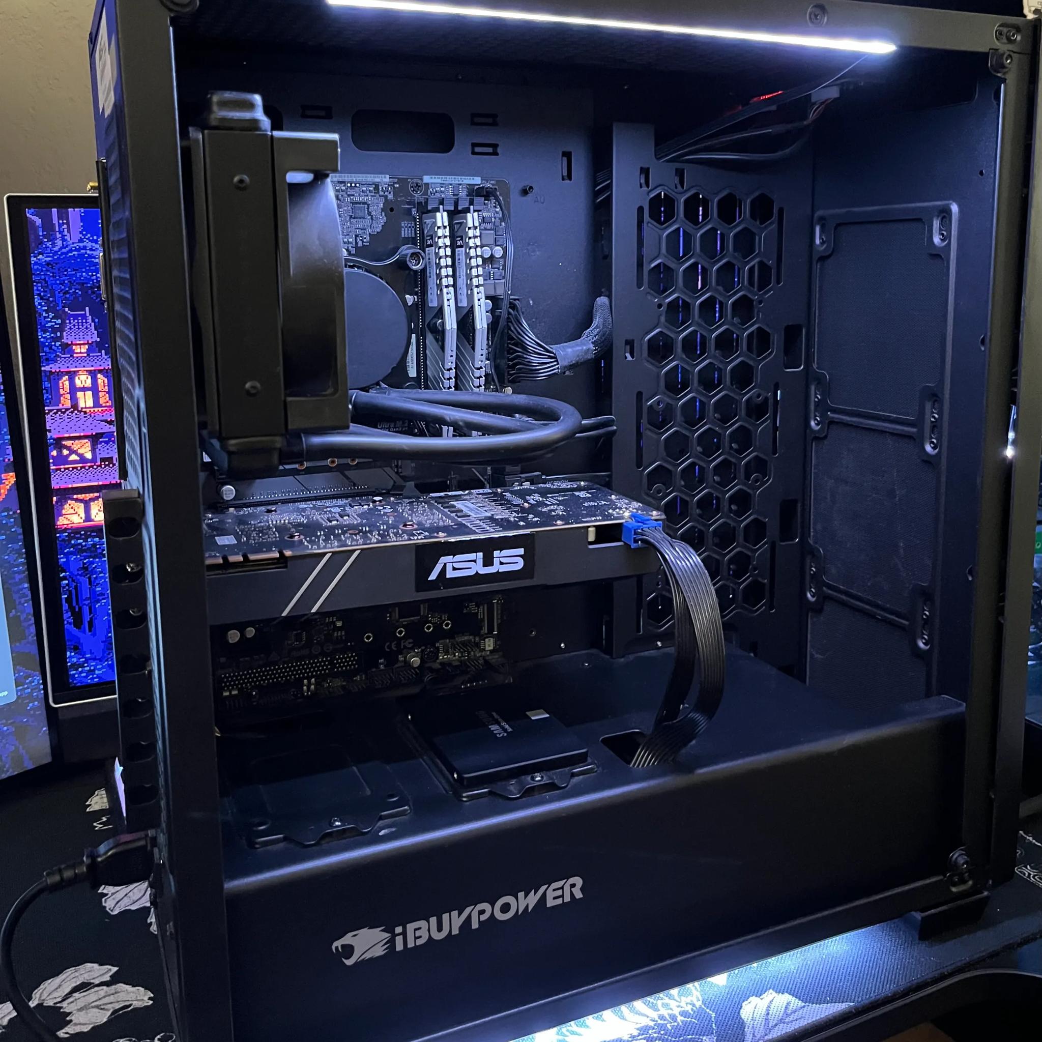 NVIDIA GeForce GTX 1080 // Intel i7-8700K // Liquid Cooled // 16 GB Ram // 1TB SSD