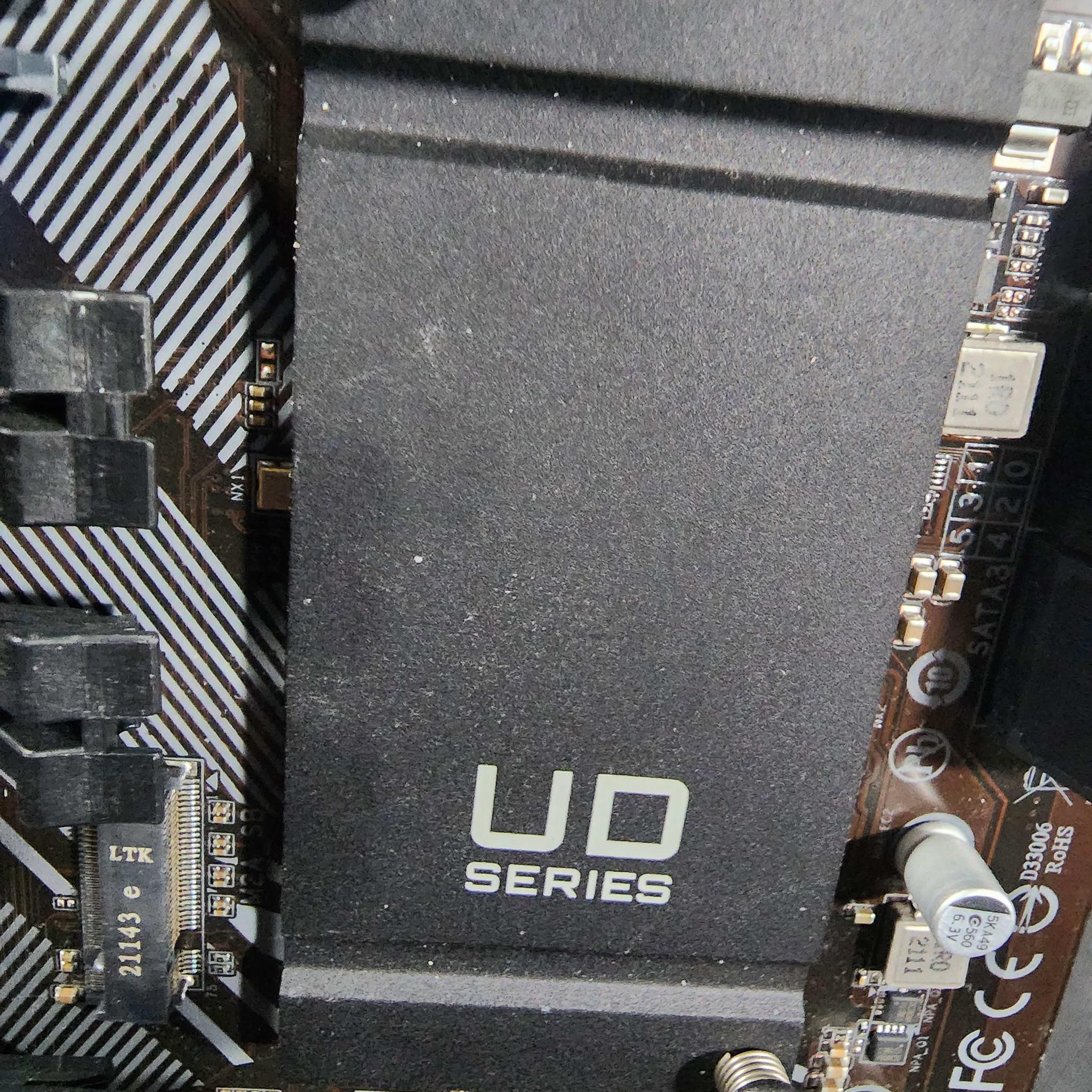 GIGABYTE B560 DS3H AC + i5 10400F + ARGB Cooler combo 