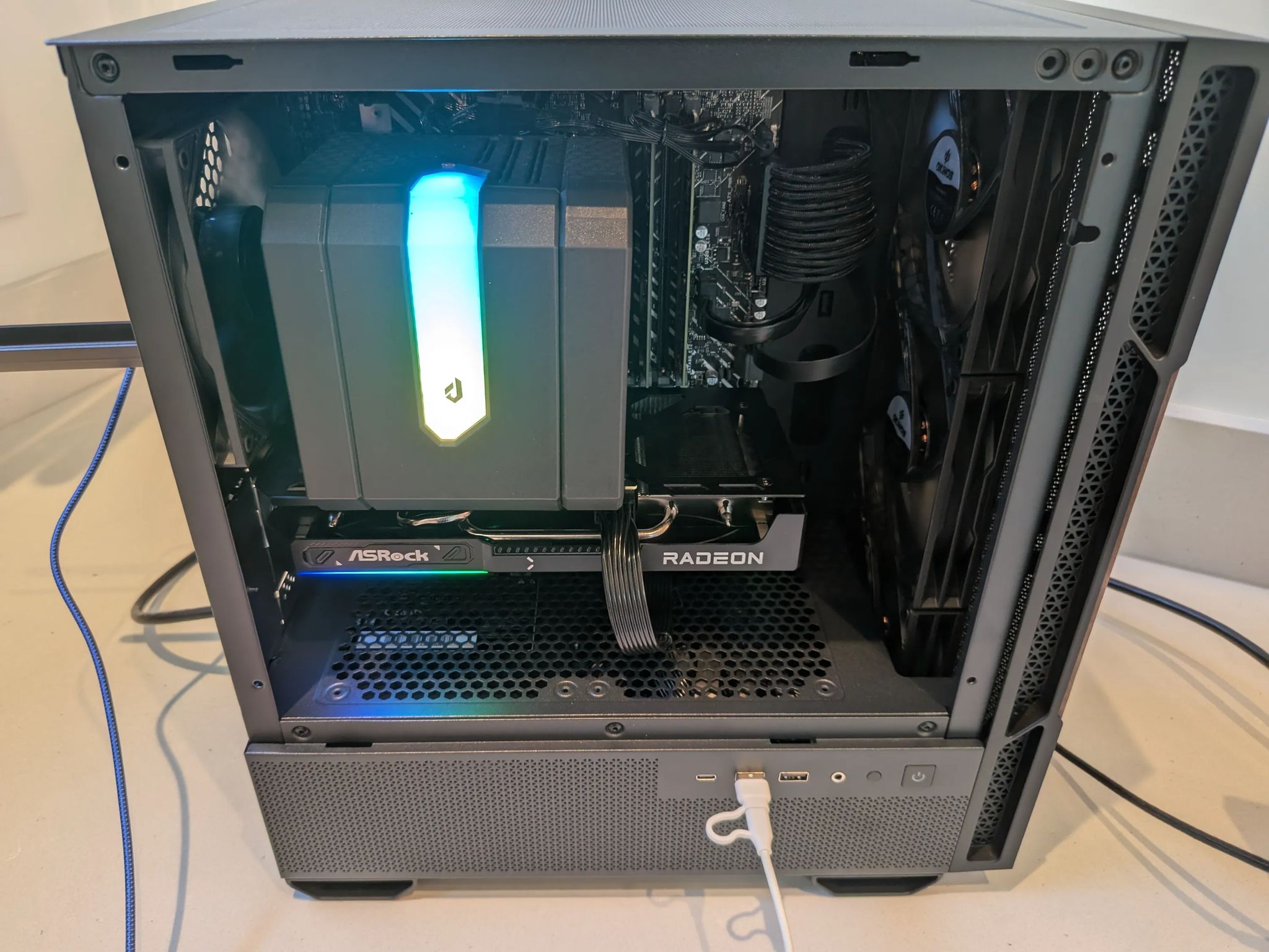 Wood Chopper - RX 9060 XT 16GB, Intel Core i5 12600, 32 GB RAM, 2 TB Gen 4 NVME