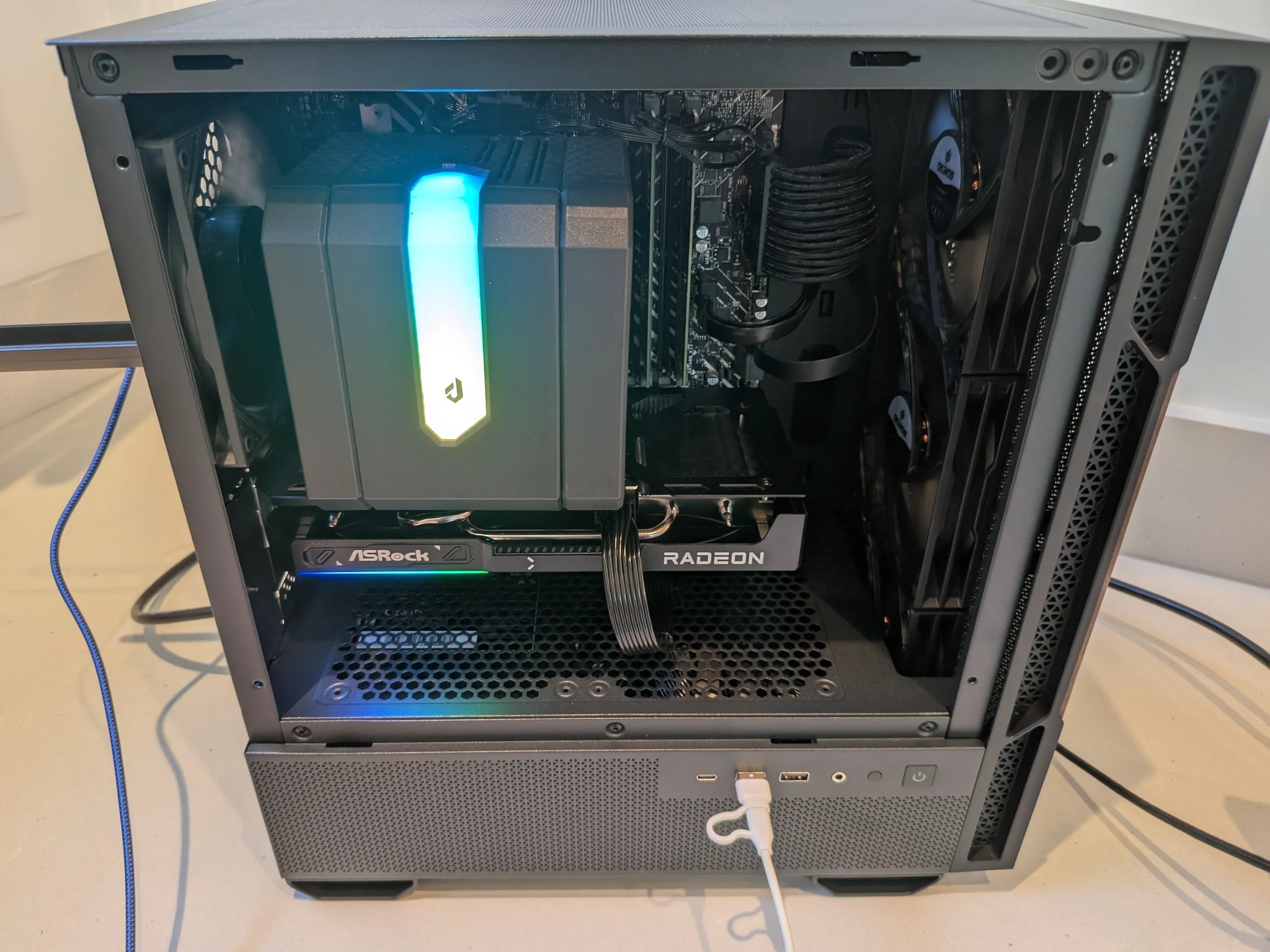 Wood Chopper - RX 9060 XT 16GB, Intel Core i5 12600, 32 GB RAM, 2 TB Gen 4 NVME