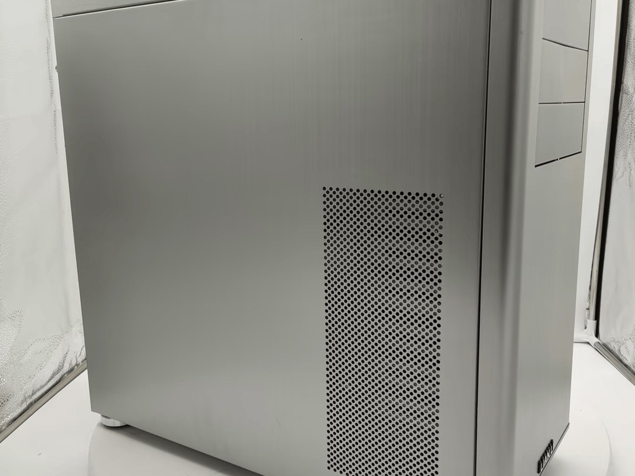 Lian Li PC-Z60 Mid Tower Chassis with 6x SATA Hot Swap Bays