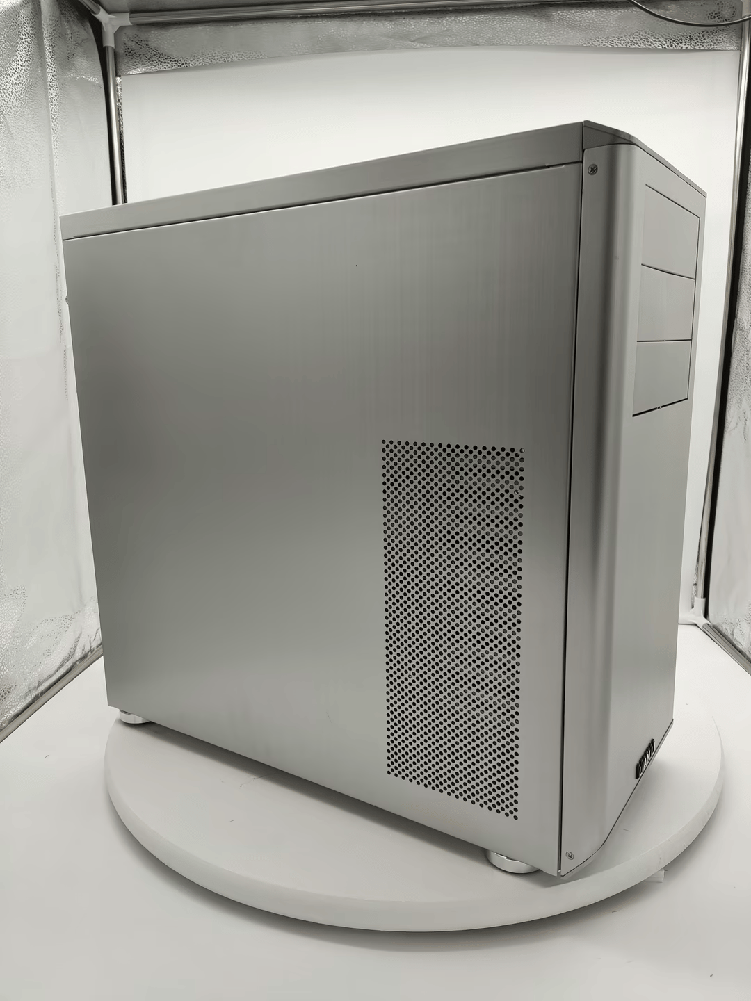 Lian Li PC-Z60 Mid Tower Chassis with 6x SATA Hot Swap Bays
