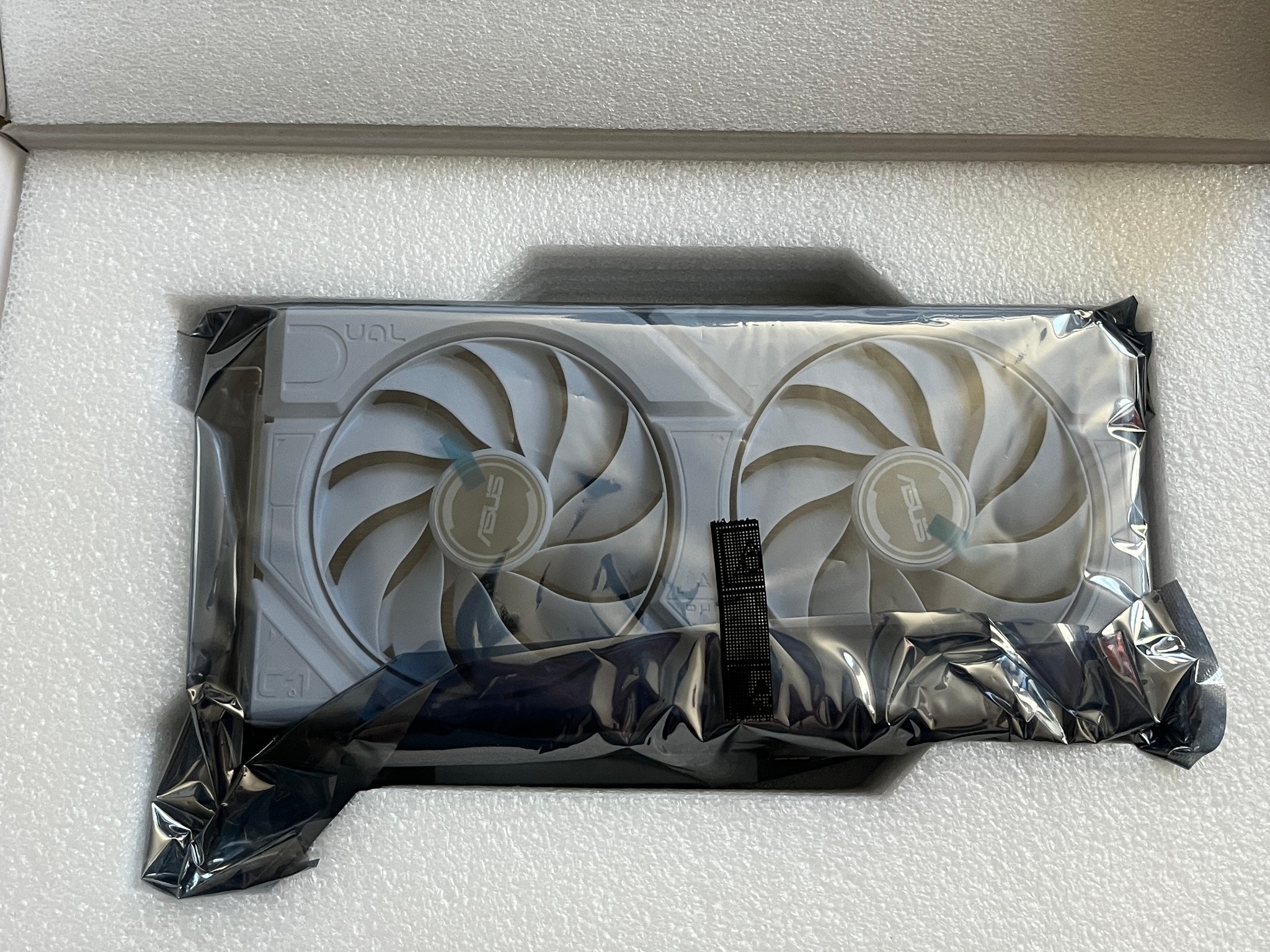 New ASUS DUAL OC GeForce RTX 4070 12GB White